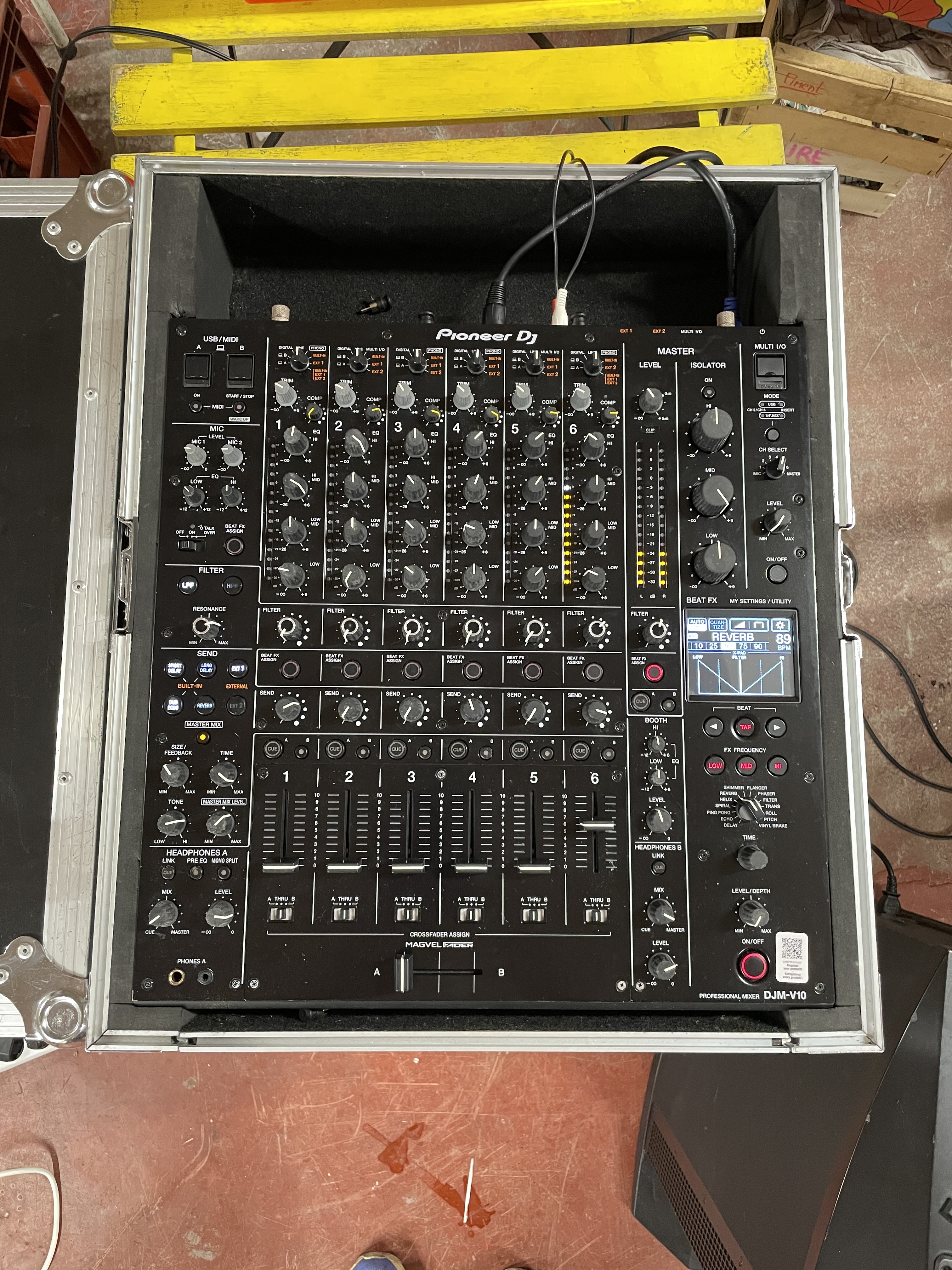 Vend Pioneer DJM-V10 (très bon état)