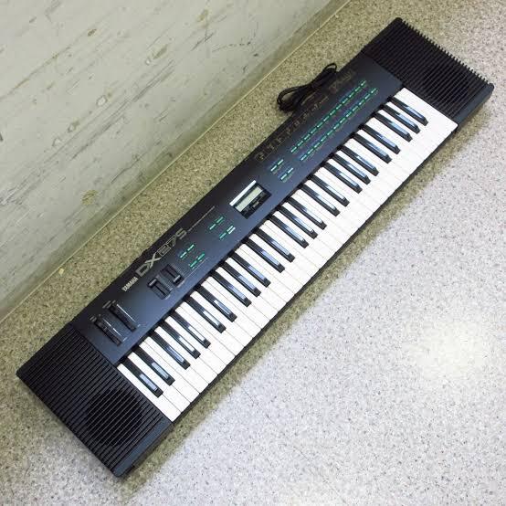 vends Yamaha DX27S