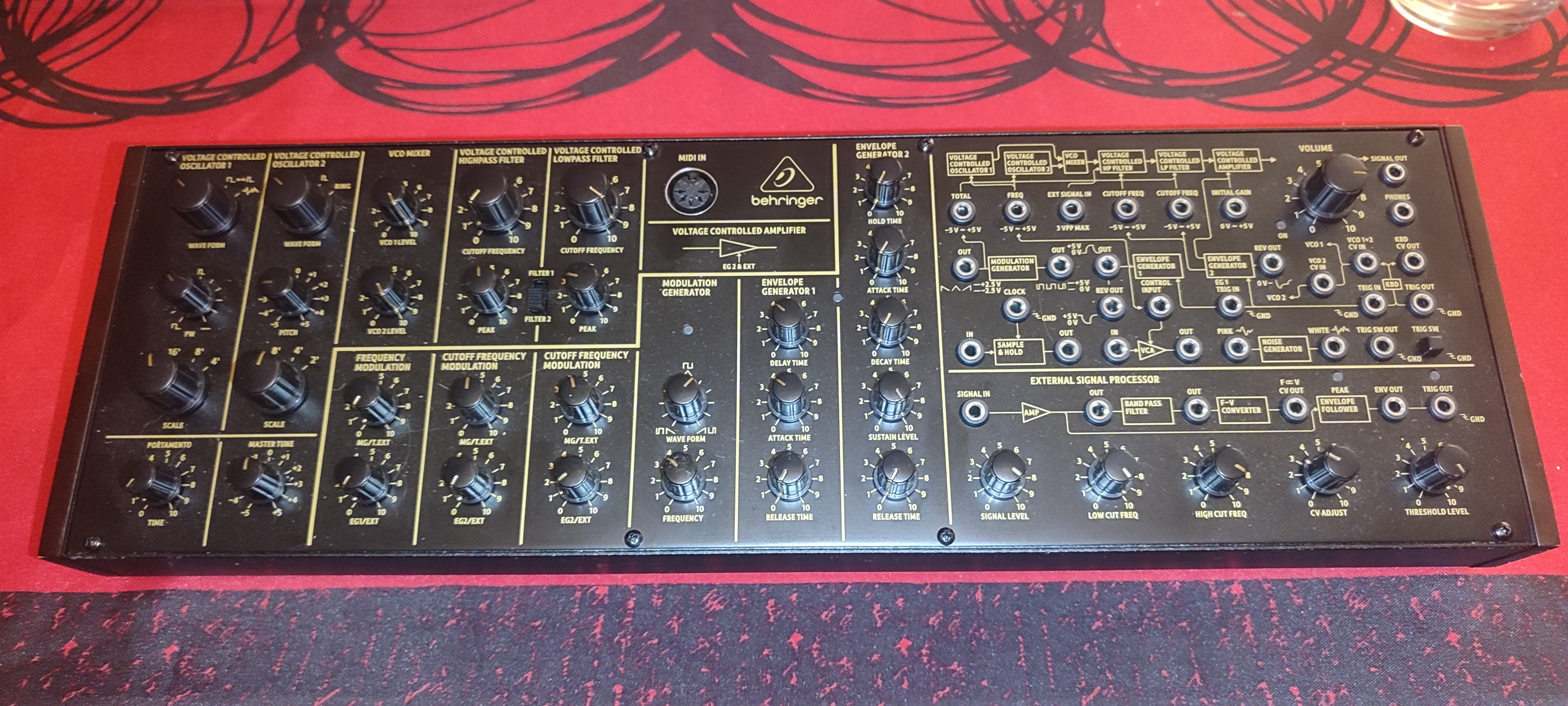 Vend behringer K-2