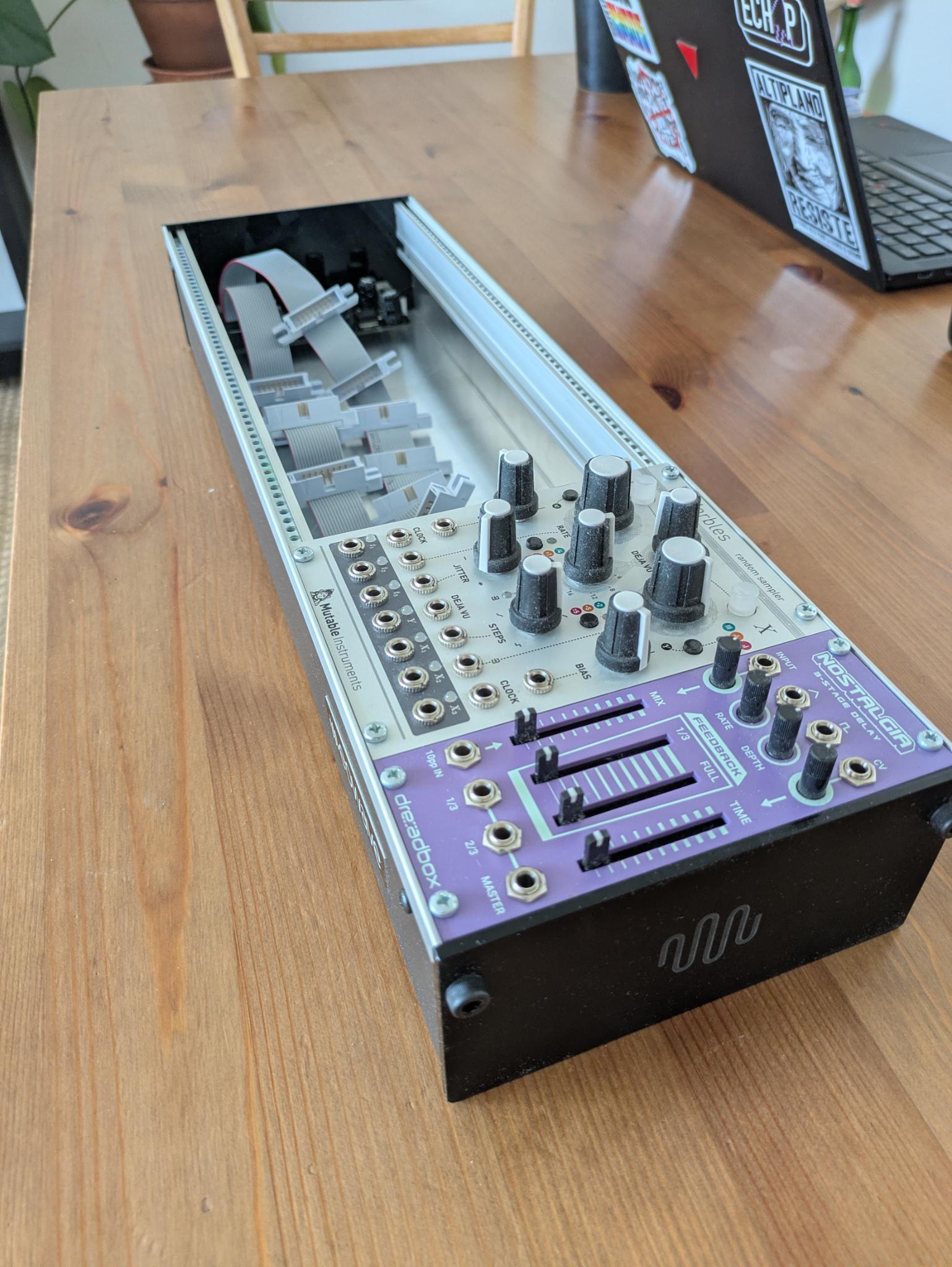 Pack Eurorack Eowave 3U 84 HP + random sampler Mutable Instruments Marbles + delay Dreadbox Nostalgia