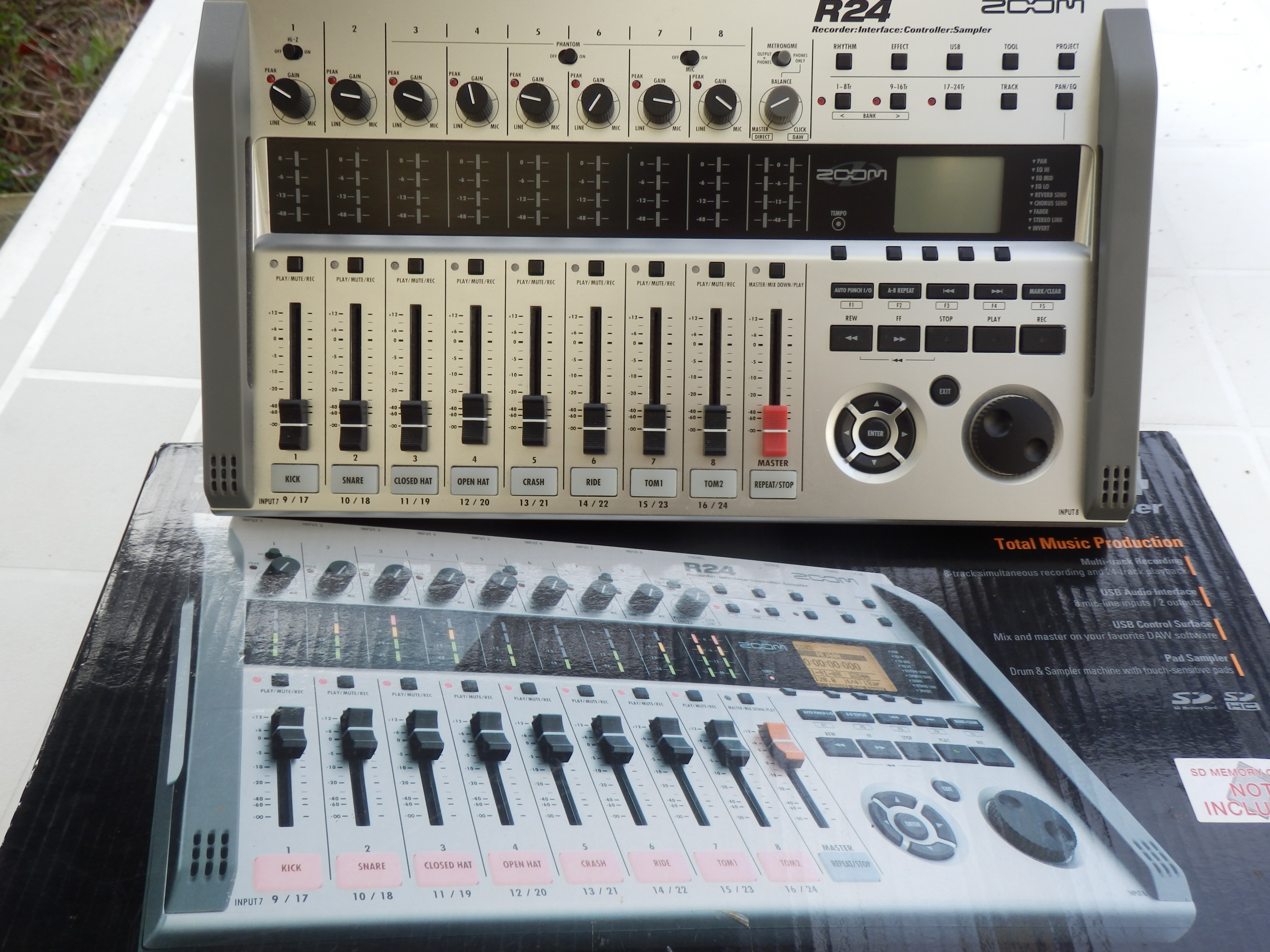 Zoom R24 multipiste complet, avec carte SD 32 Go, FDP inclus 