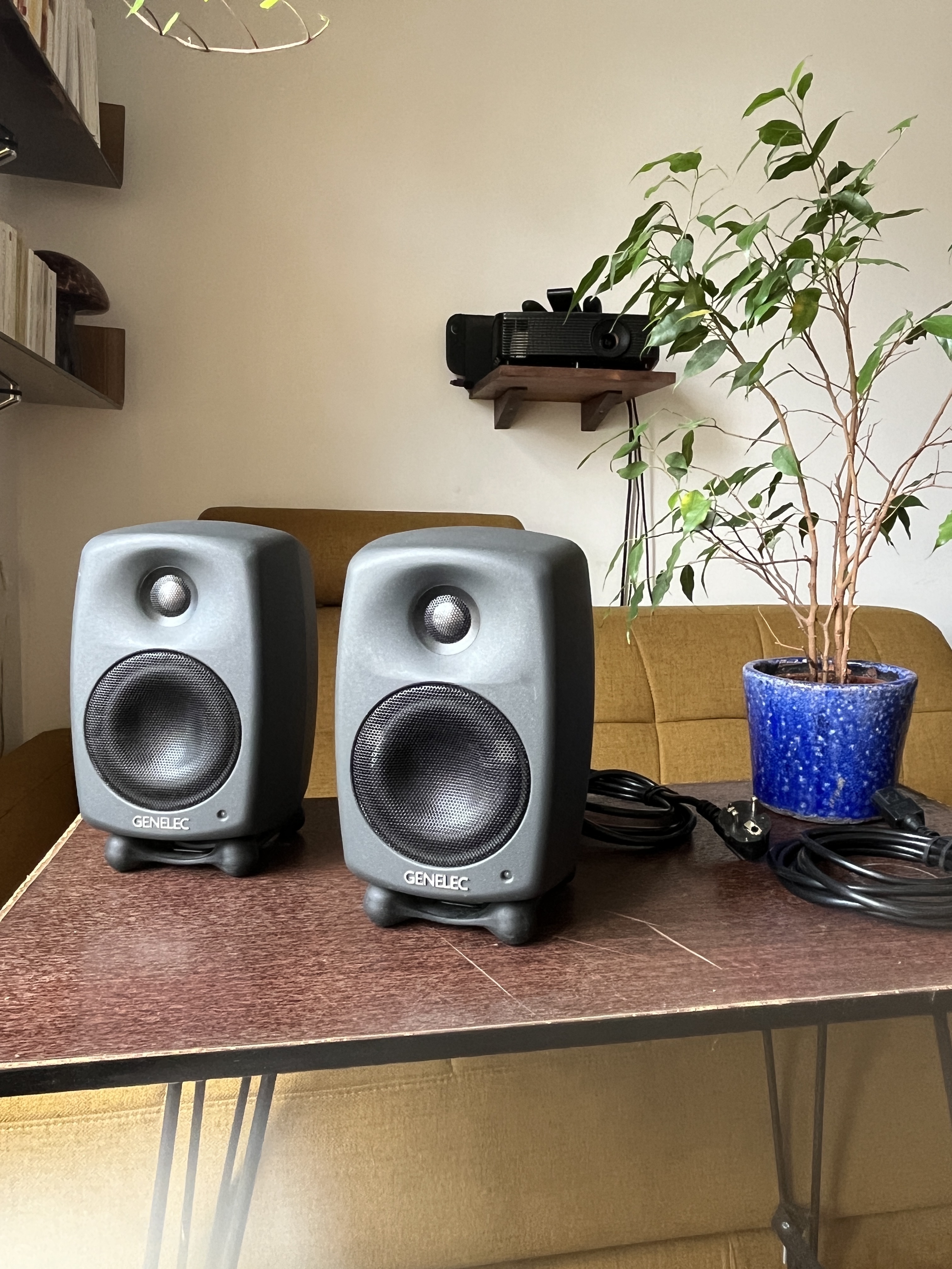 Vends paire de Genelec 8320A + alimentation