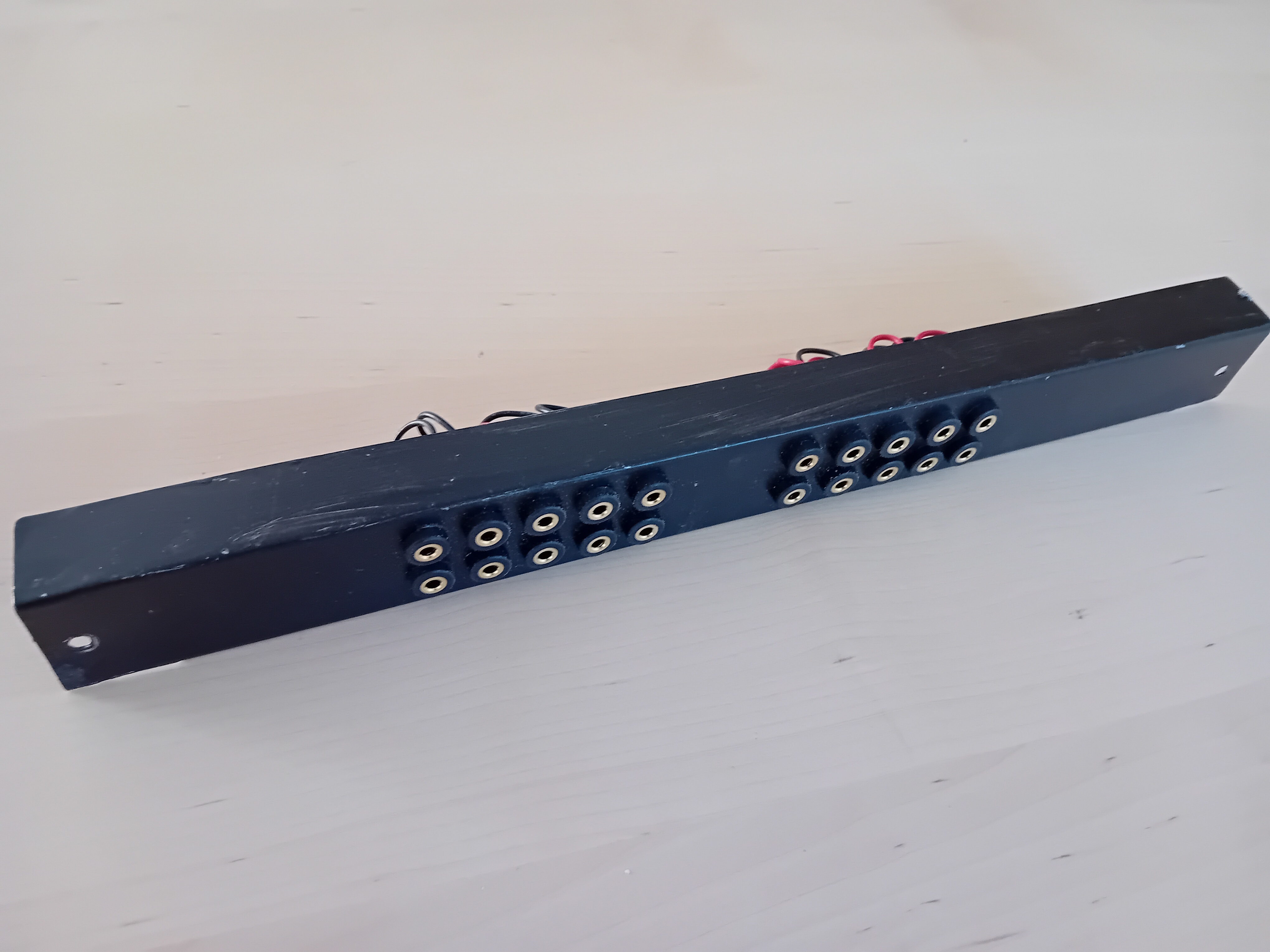 Vends patchbay pour synthés (semi-)modulaires, mini-jack 3,5mm