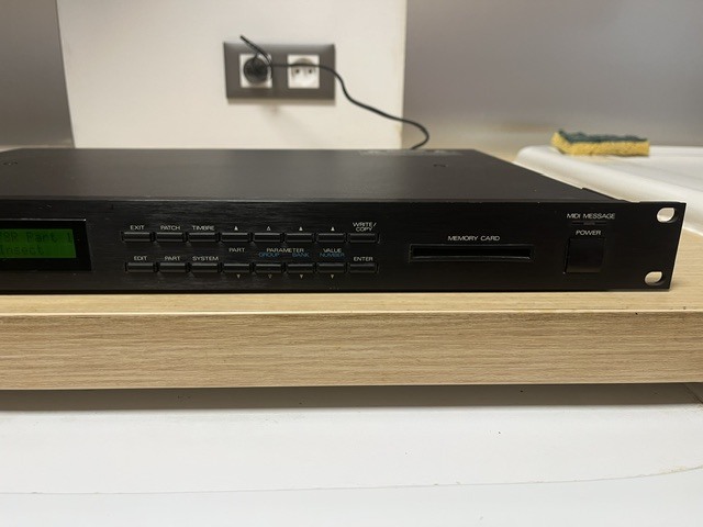 Roland D-110 (35029)