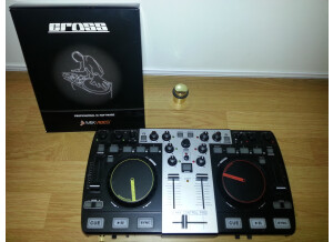 Mixvibes U-Mix Control PRO + Cross DJ avec serial + CD & Vinyl Timecodé
