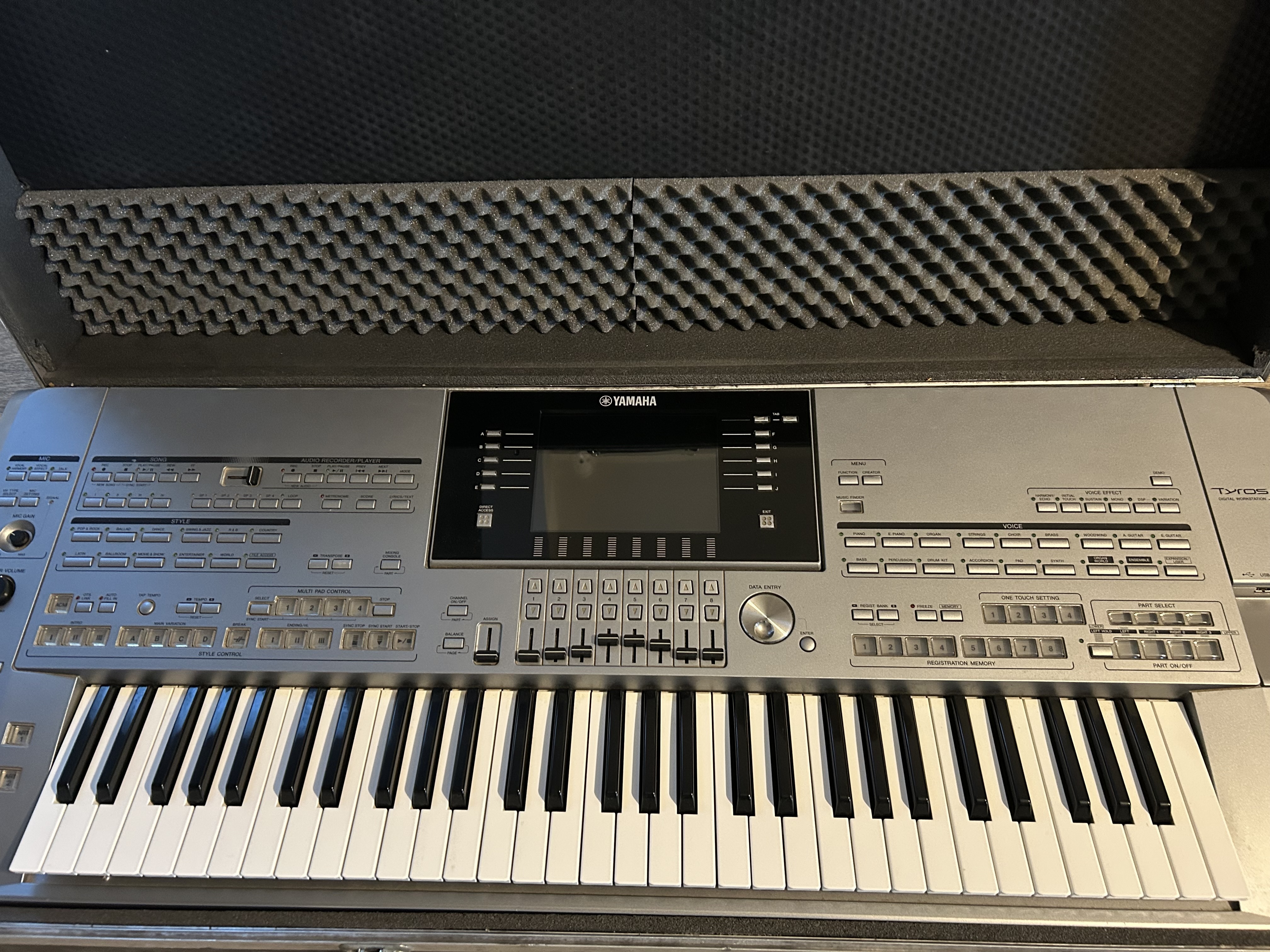 Tyros 5 61Key
