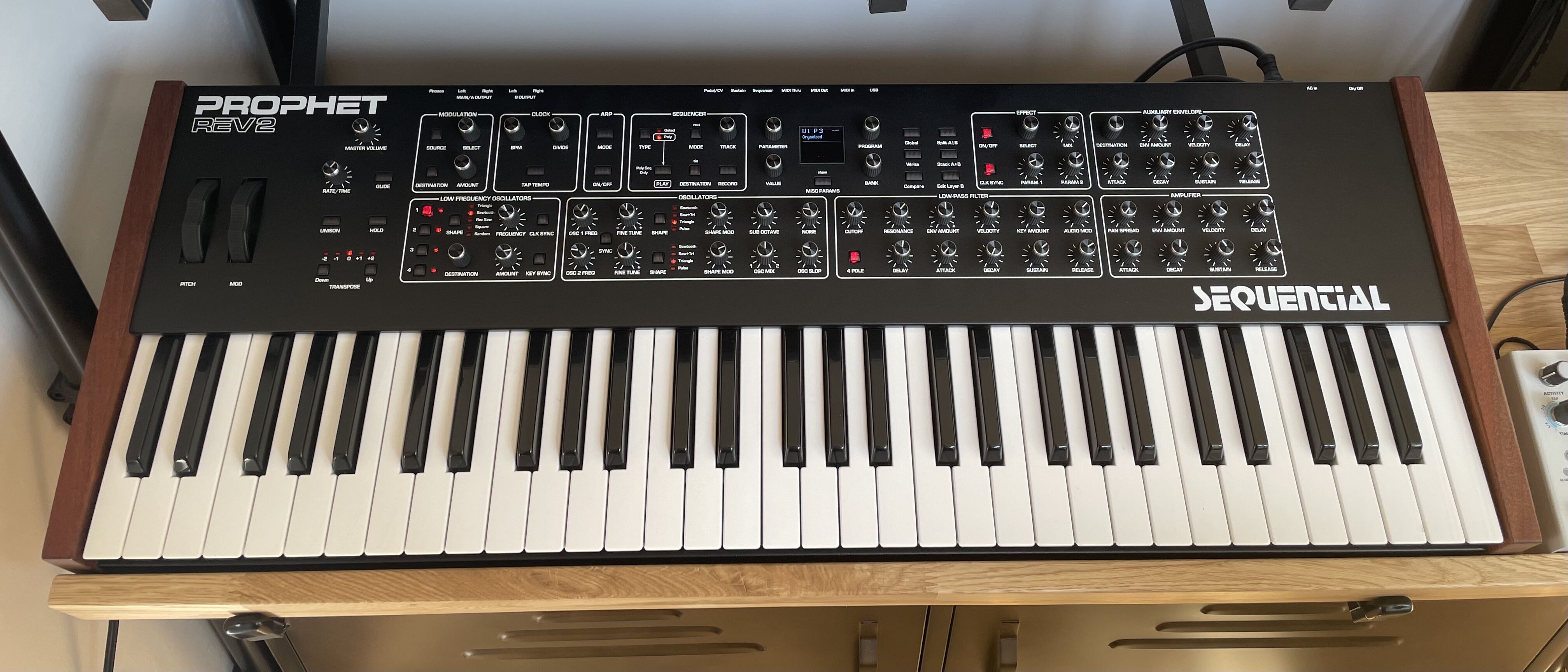 Vends Prophet Rev2 8 voix (encore sous garantie)
