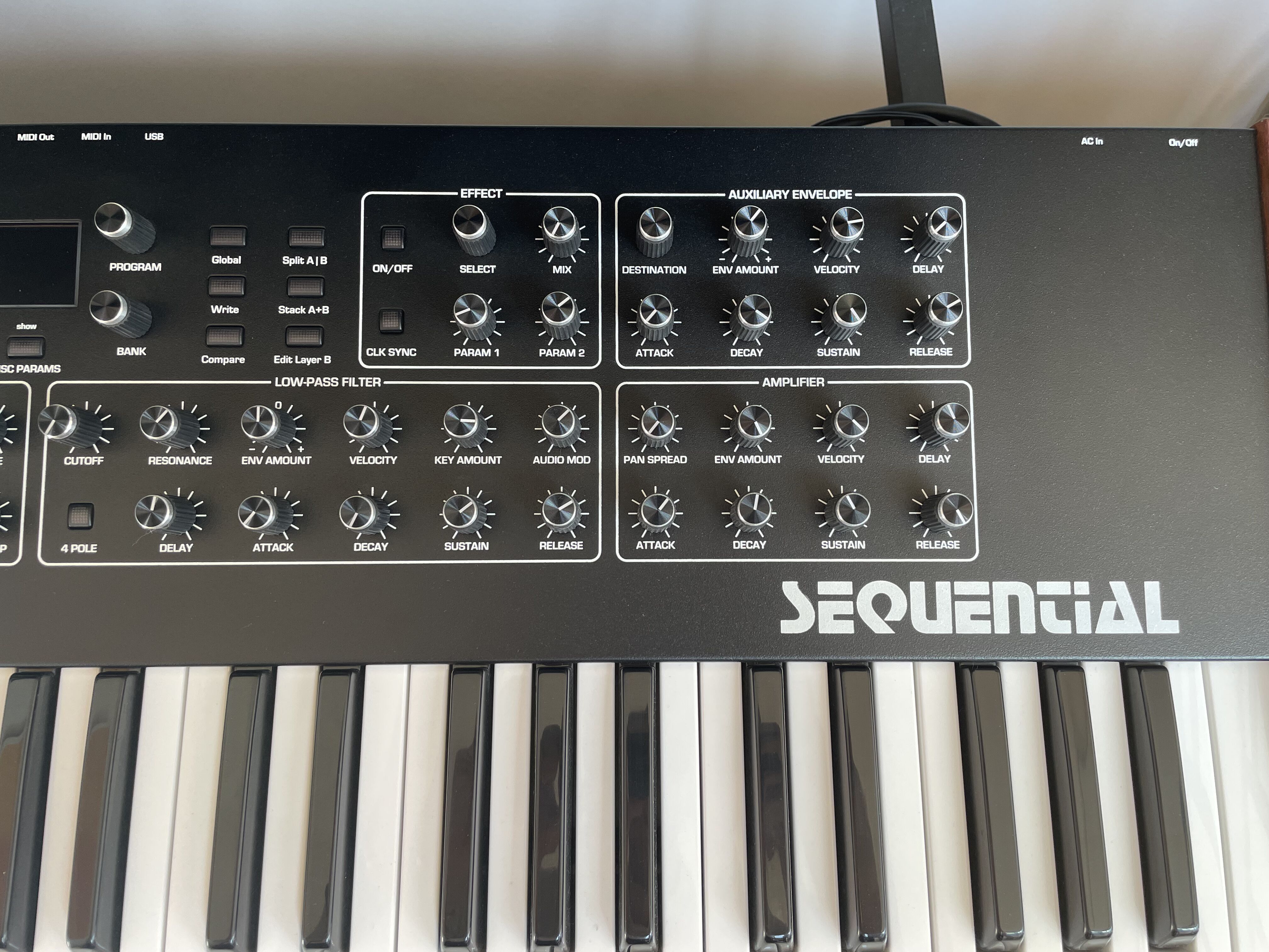 Dave Smith Instruments Prophet REV2 8 voix (63260)