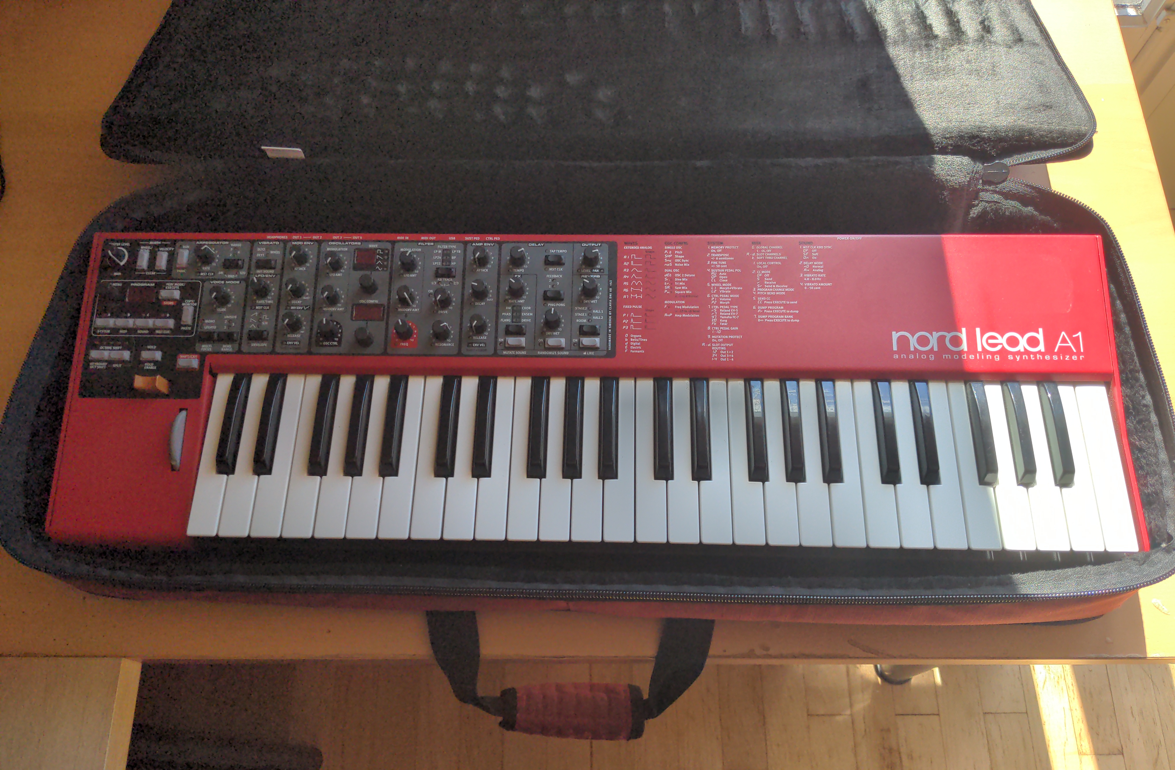Clavia Nord Lead A1 + manuels et housse