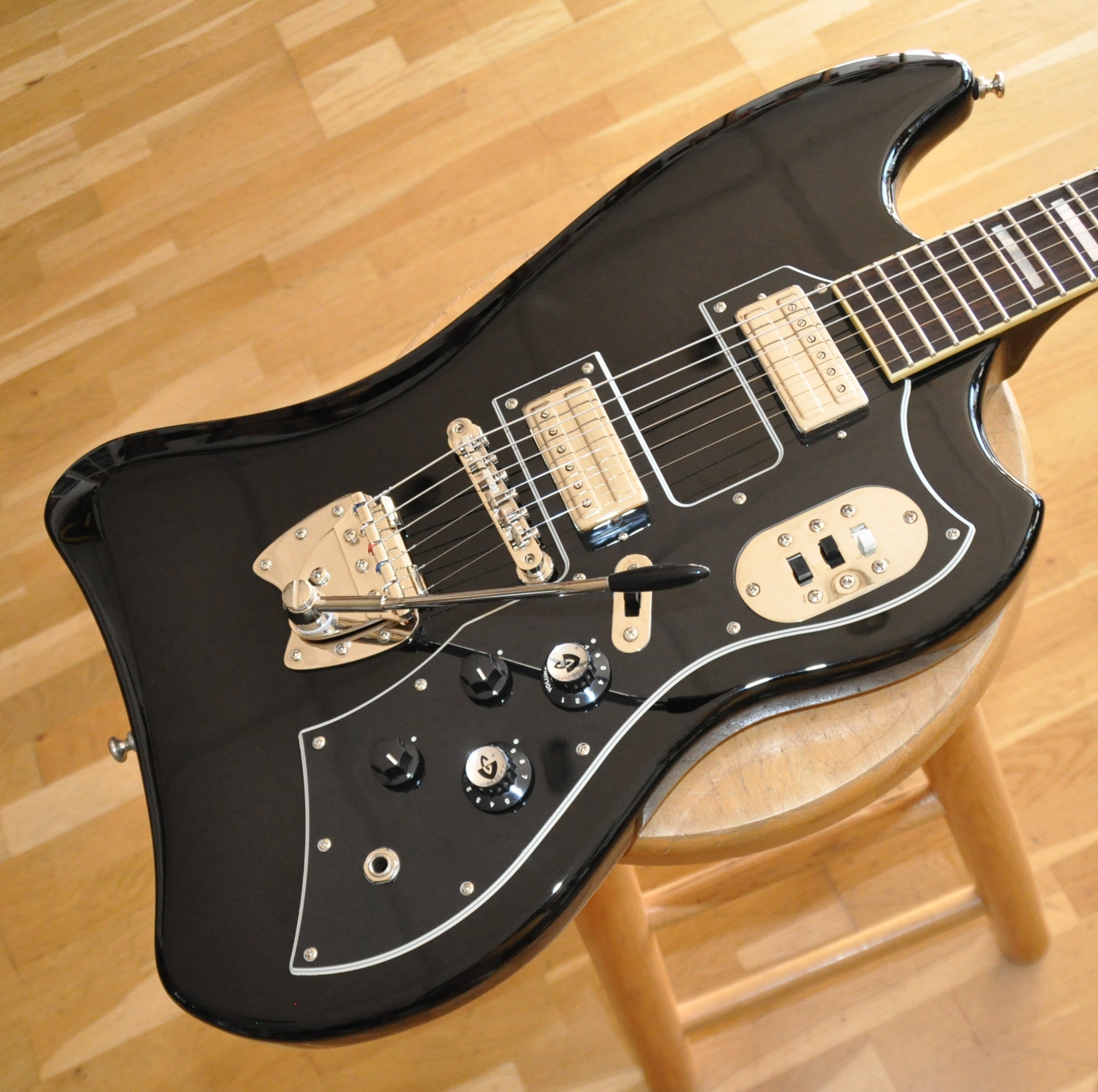Guild T-Bird S-200 Black Reissue (2017 Made In Korea)