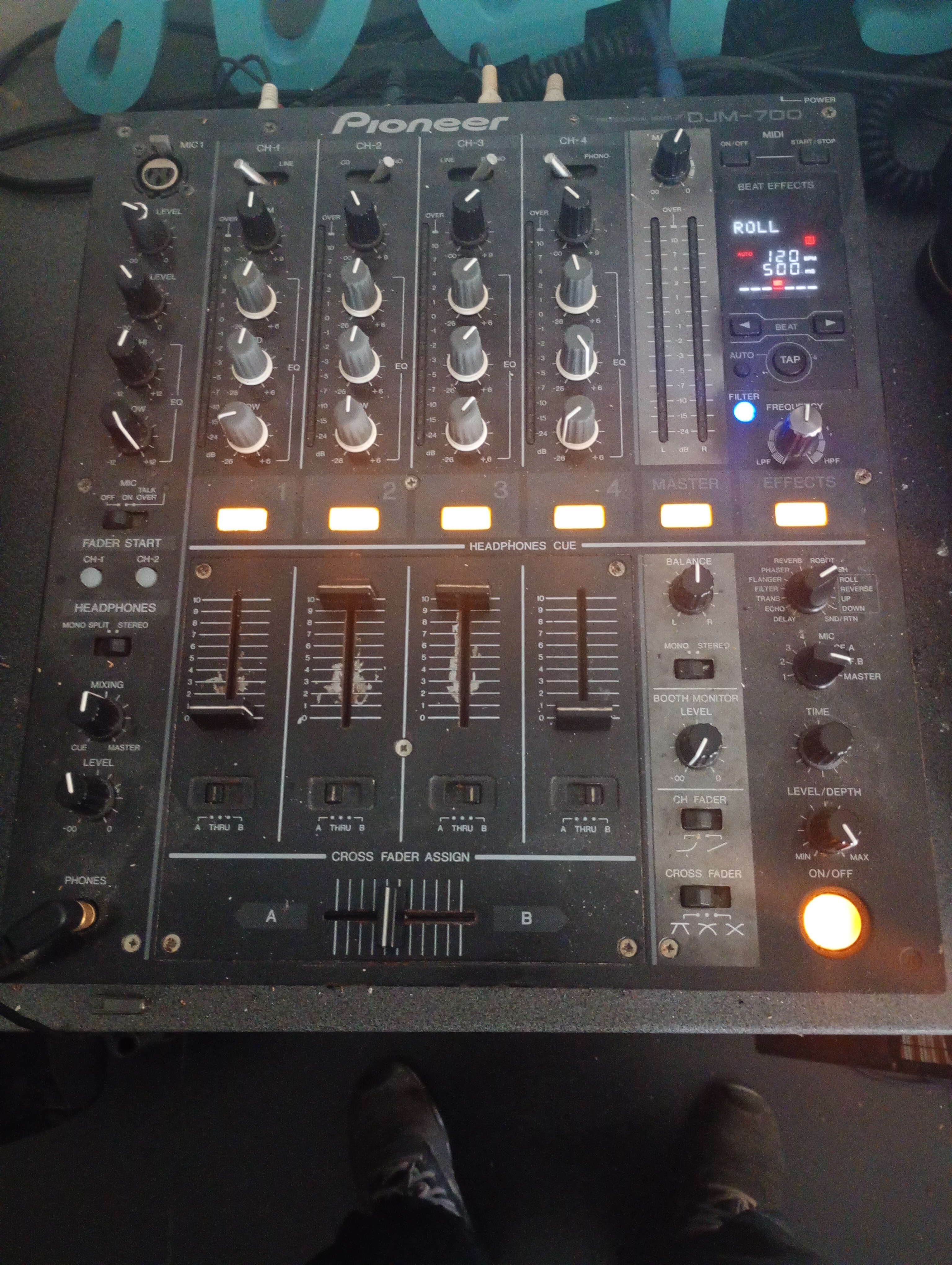 Vend table de mixage Pioneer djm 700