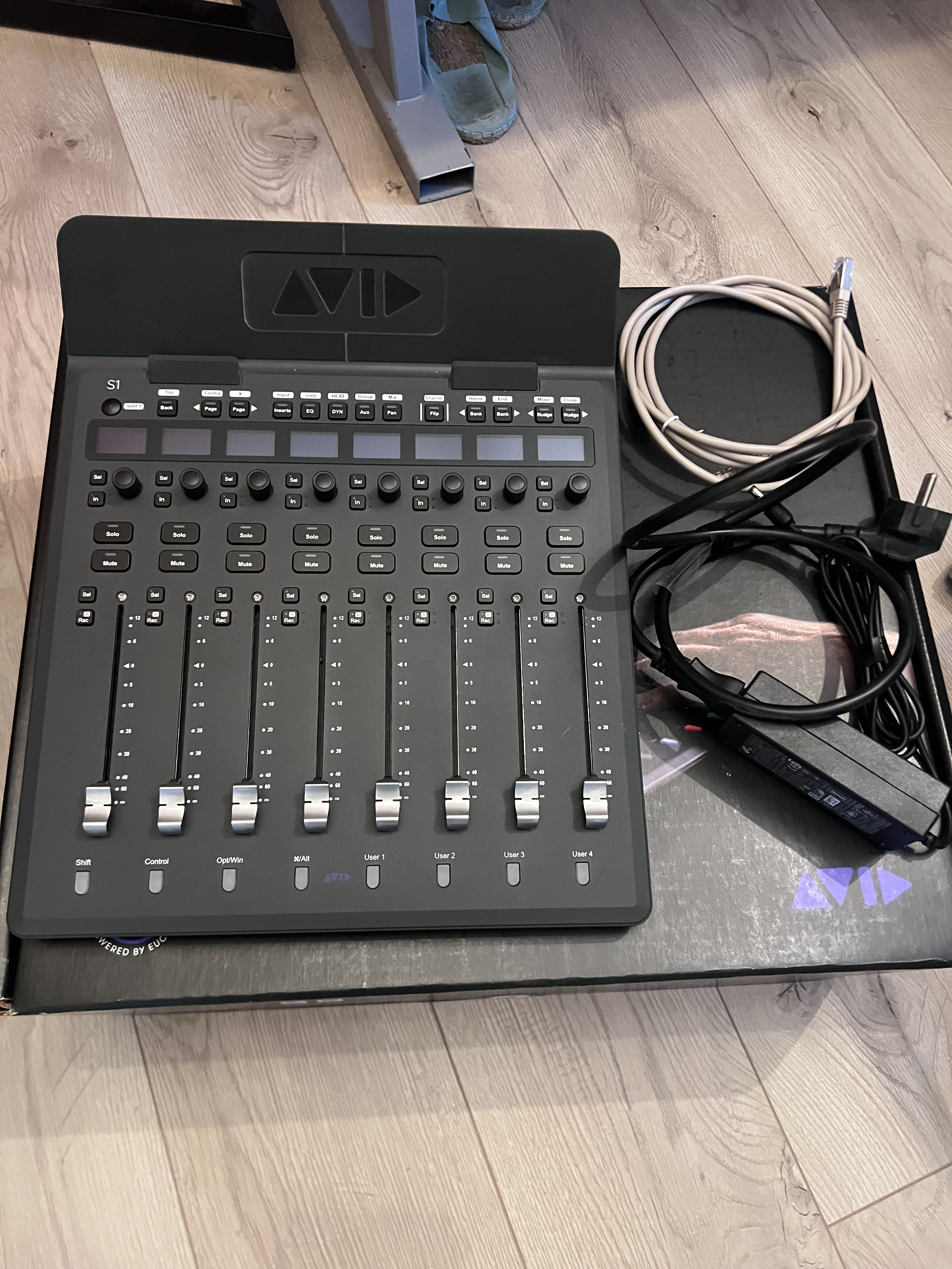Vends surface de contrôle AVID S1