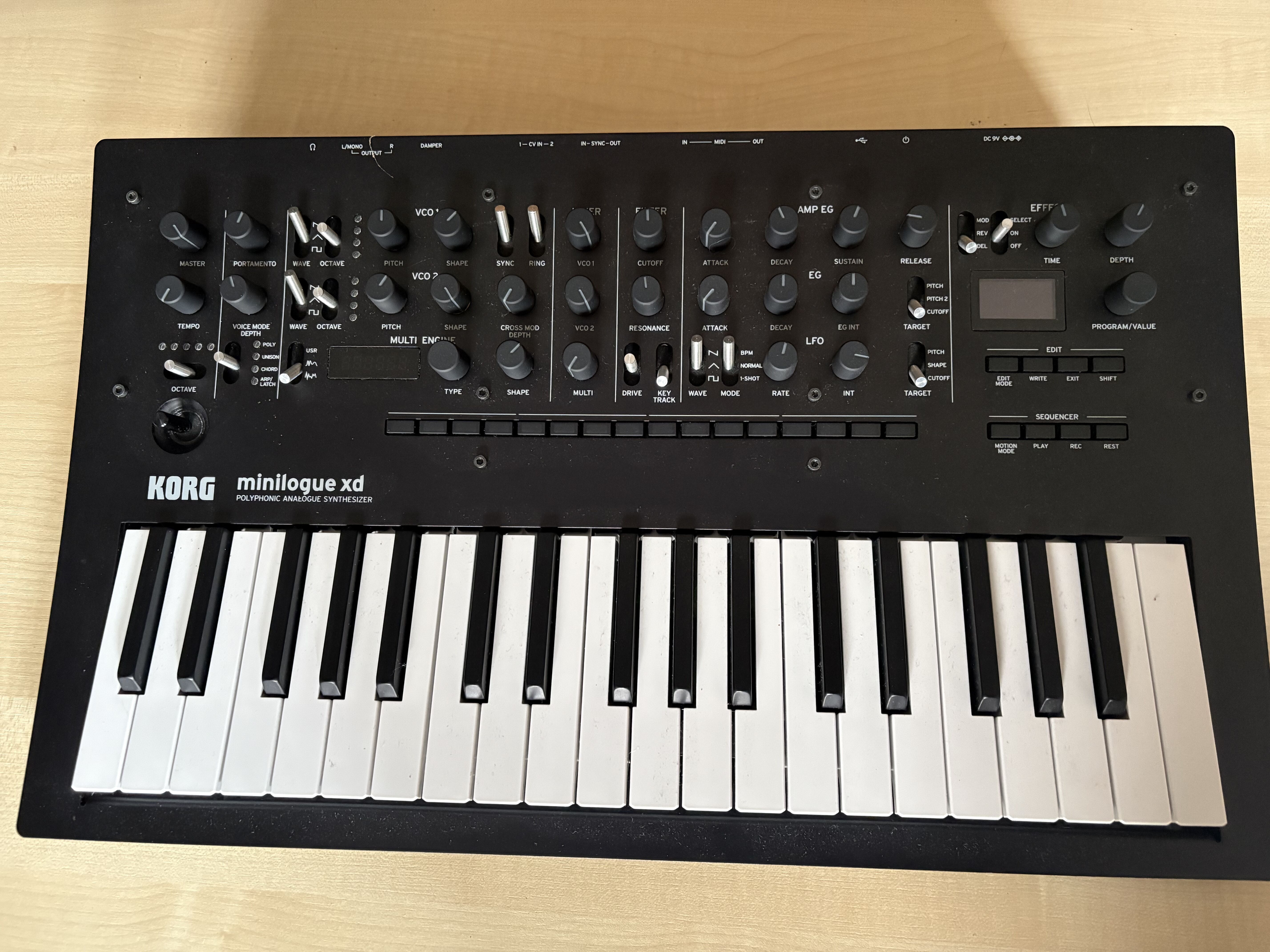 Vend Korg Minilogue XD