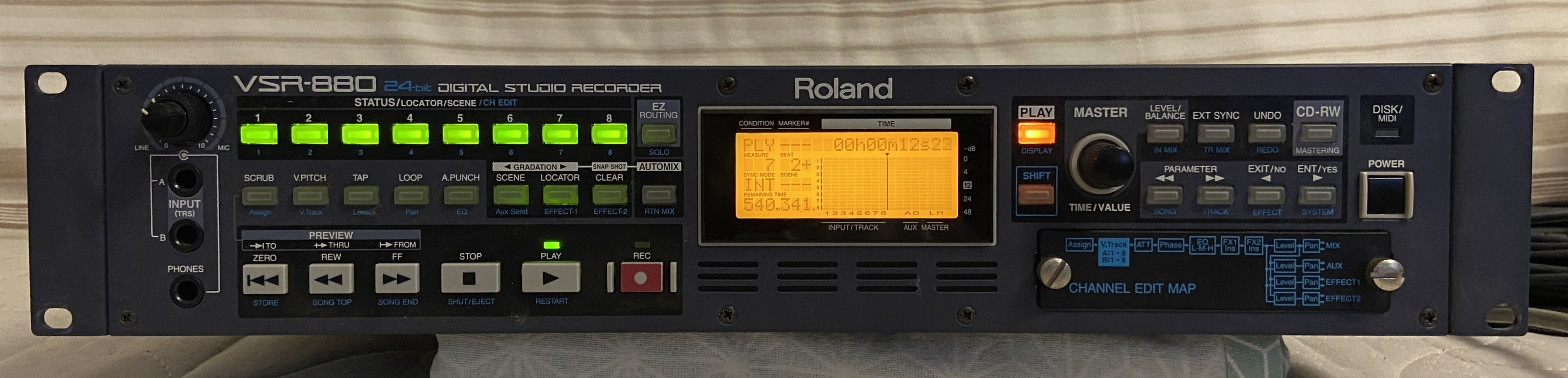 vends Roland VSR-880