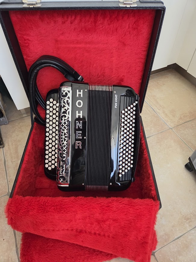 Vends accordéon Hohner fun light