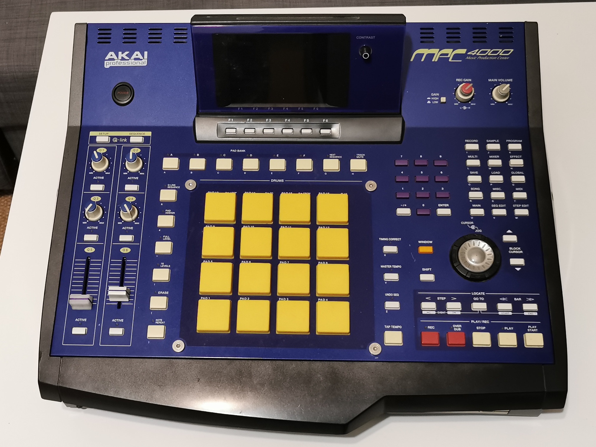 MPC4000 Plus + 8 sorties analogiques + thick fat pads