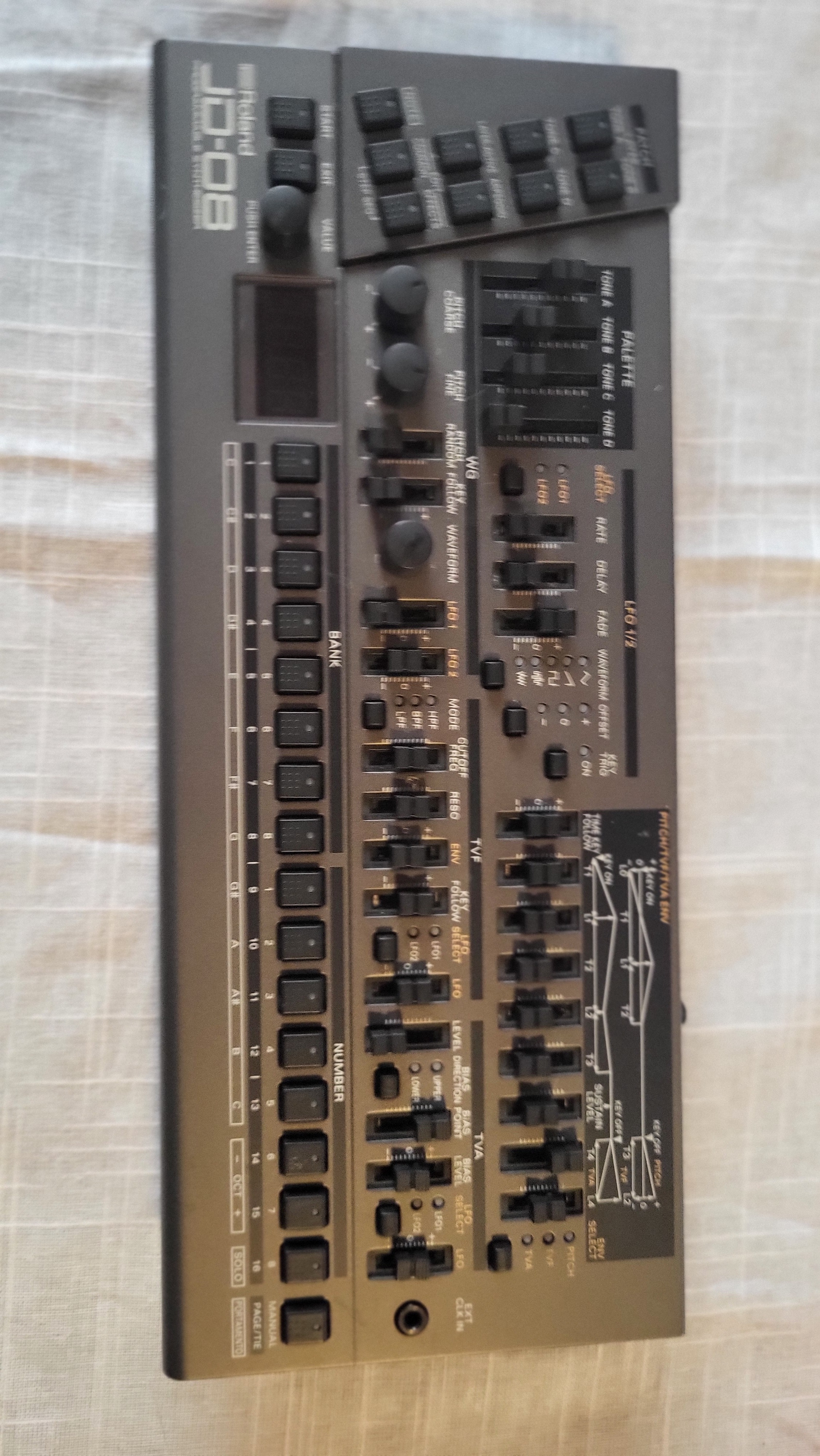 Vends Roland JD-08