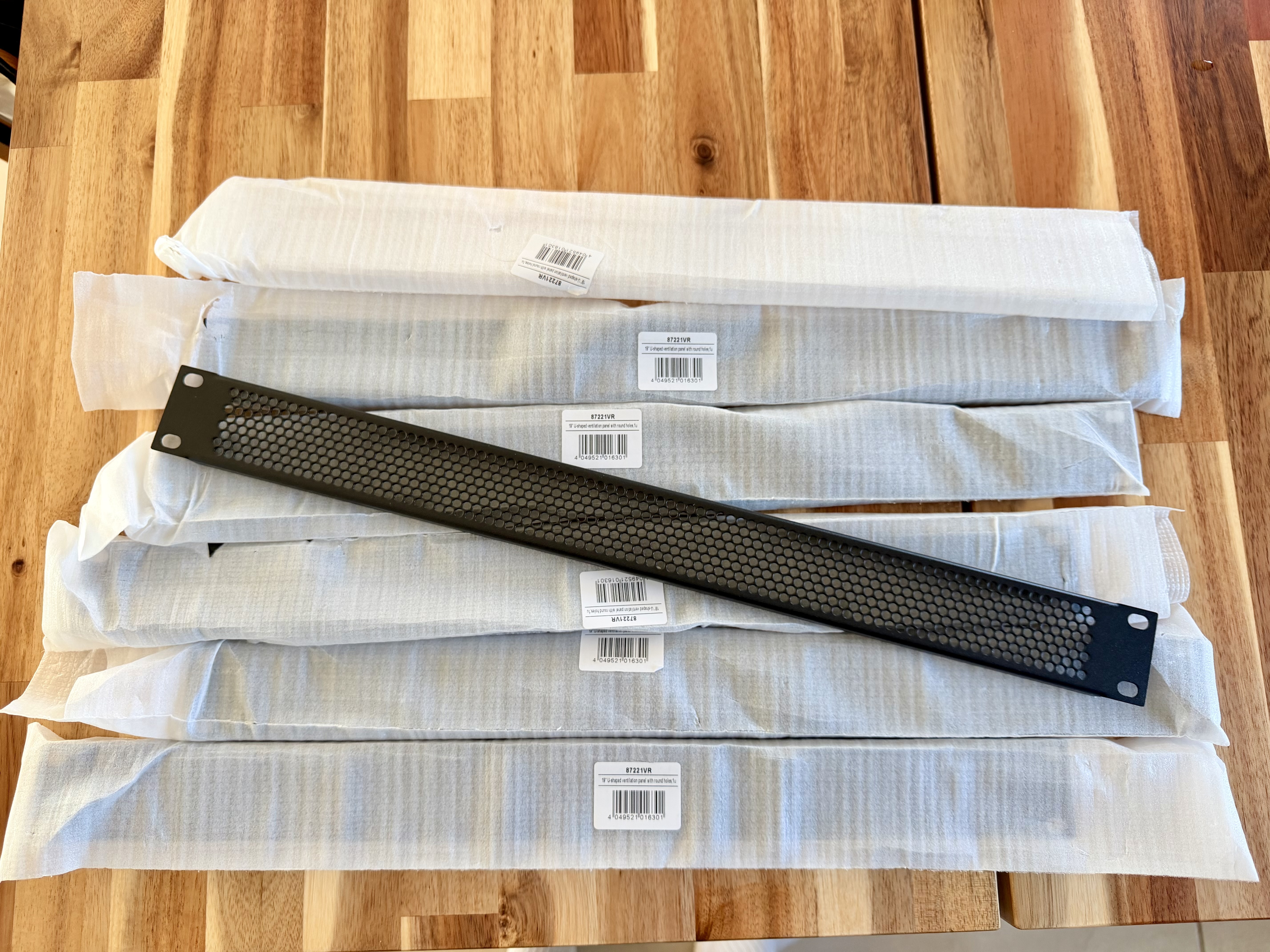 Vends 5x Adam Hall 87221VR Rack Plate Neuves