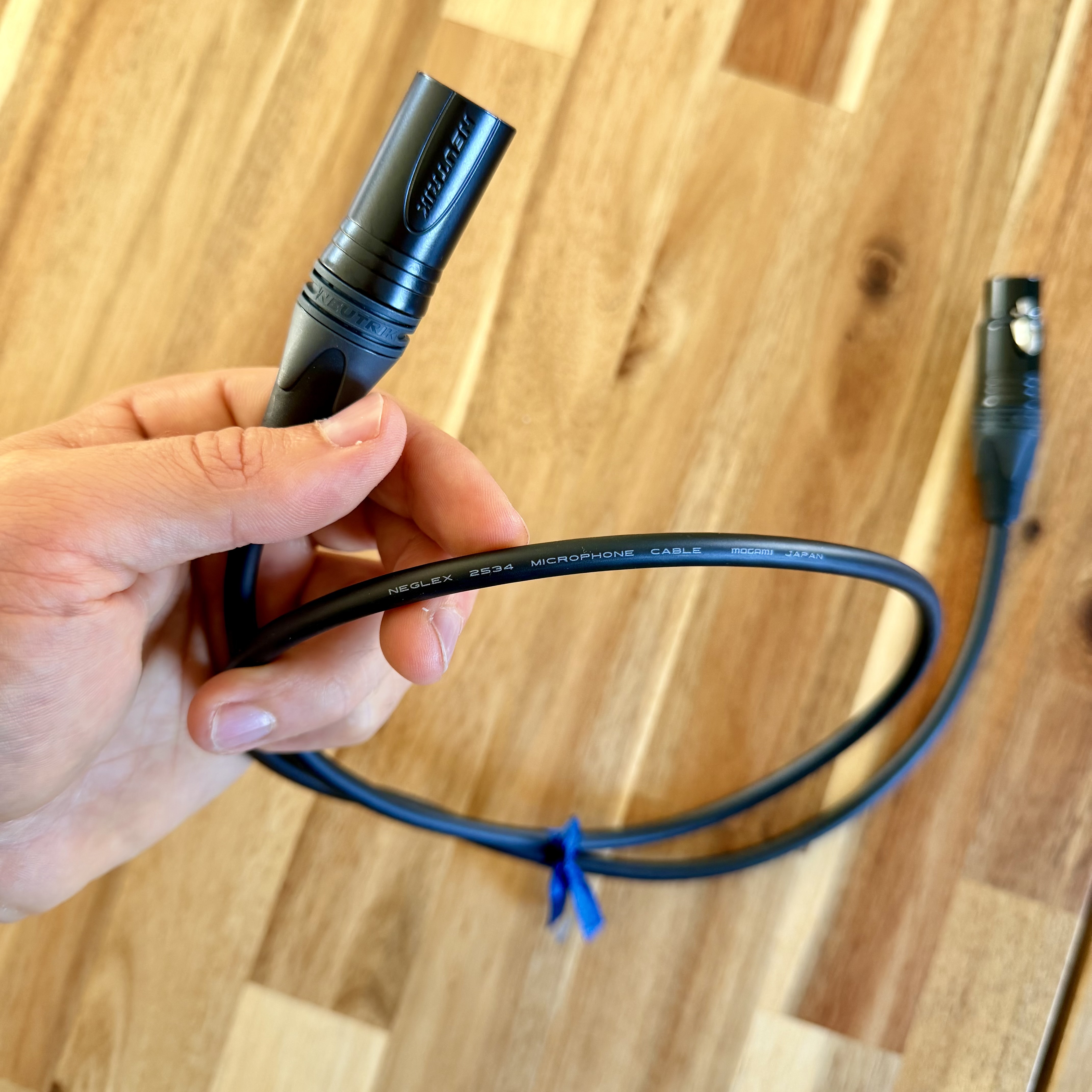 CABLE XLRm XLRf MOGAMI Neglex 2534 + Fiches Neutrik GOLD