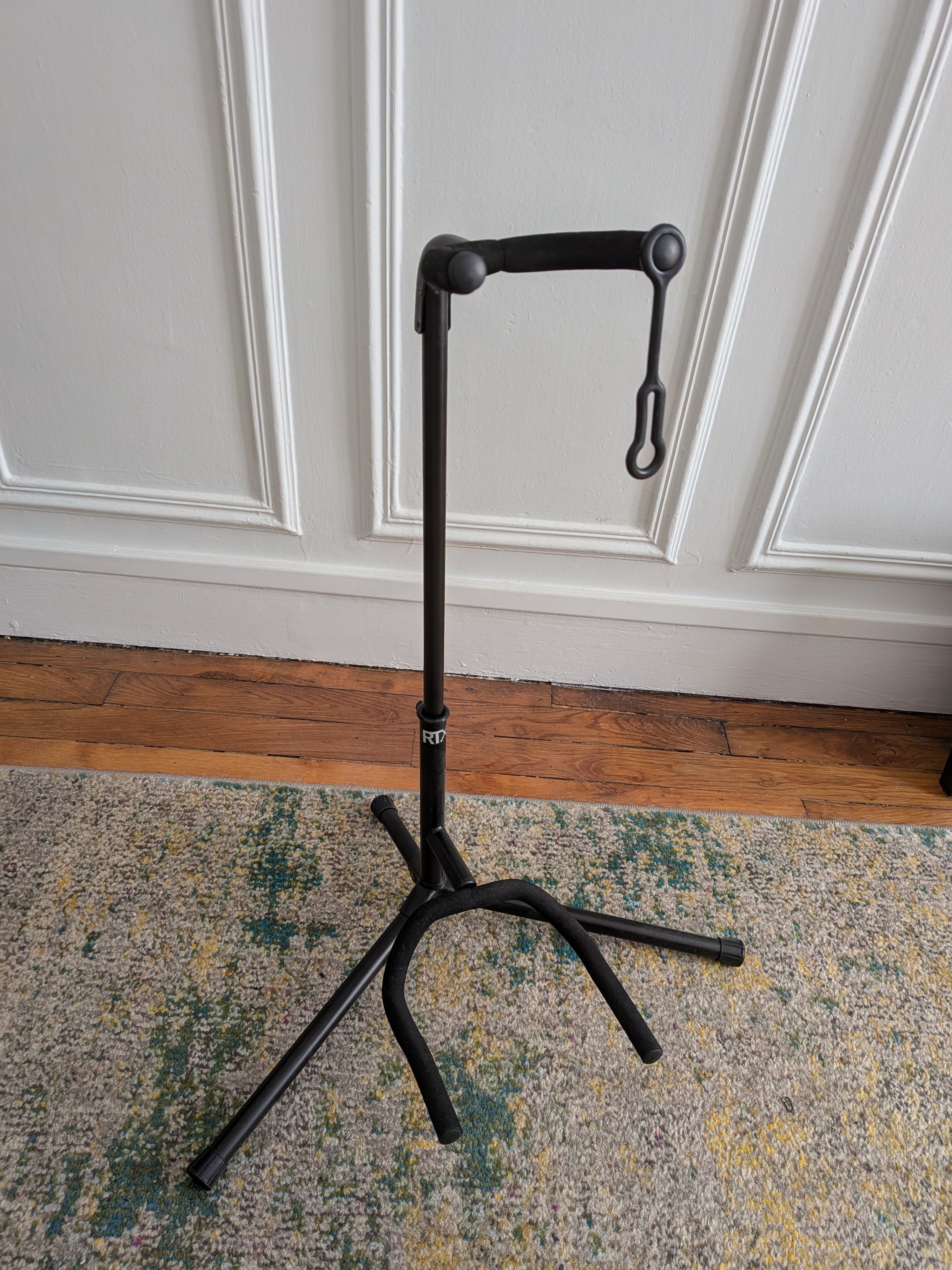RTX G1NX support guitare universel pliable.