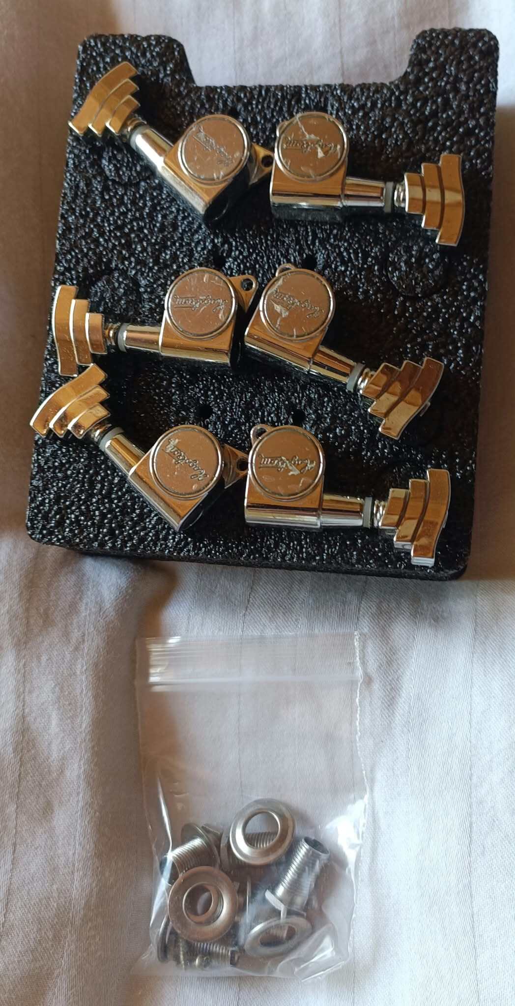 Vends jeu mécaniques guitare 3x3 issus d'une Fantomen Hagstrom