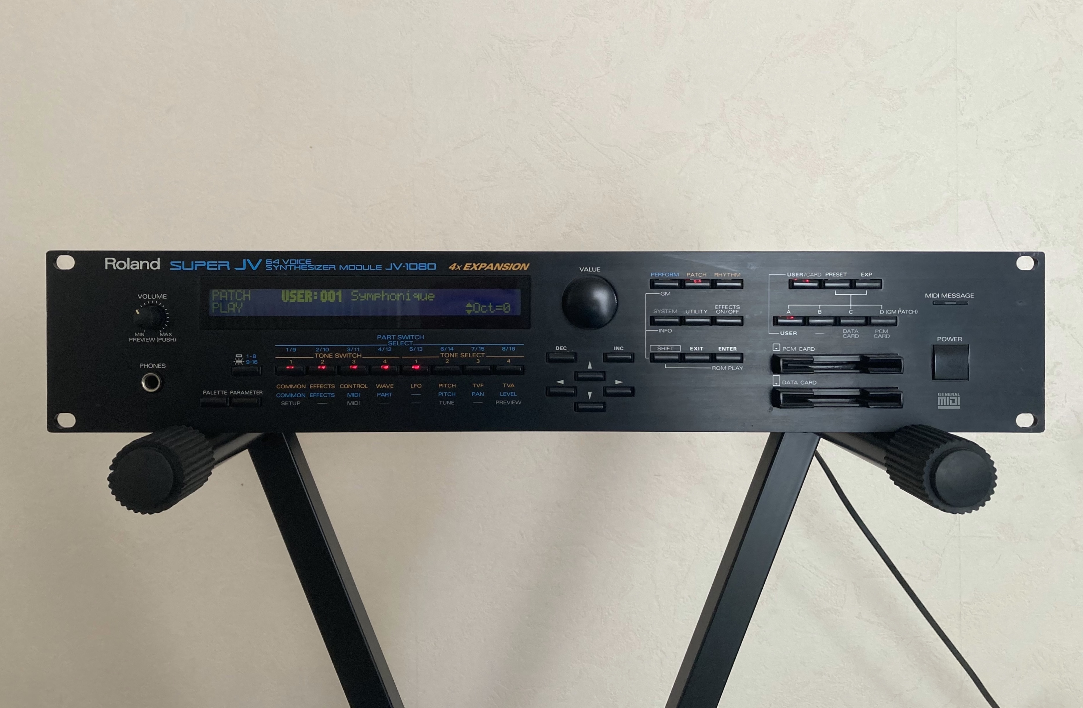 Roland JV-1080 en très bon état