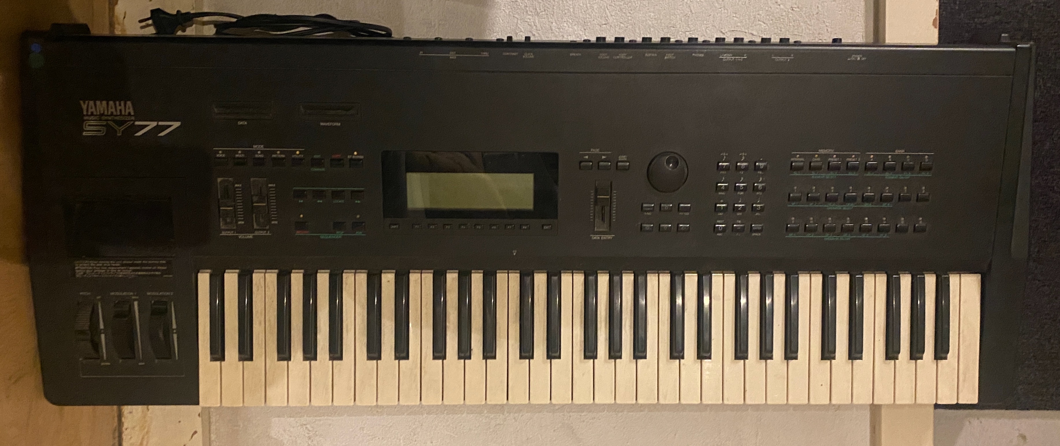 Vends synthétiseur Yamaha SY77