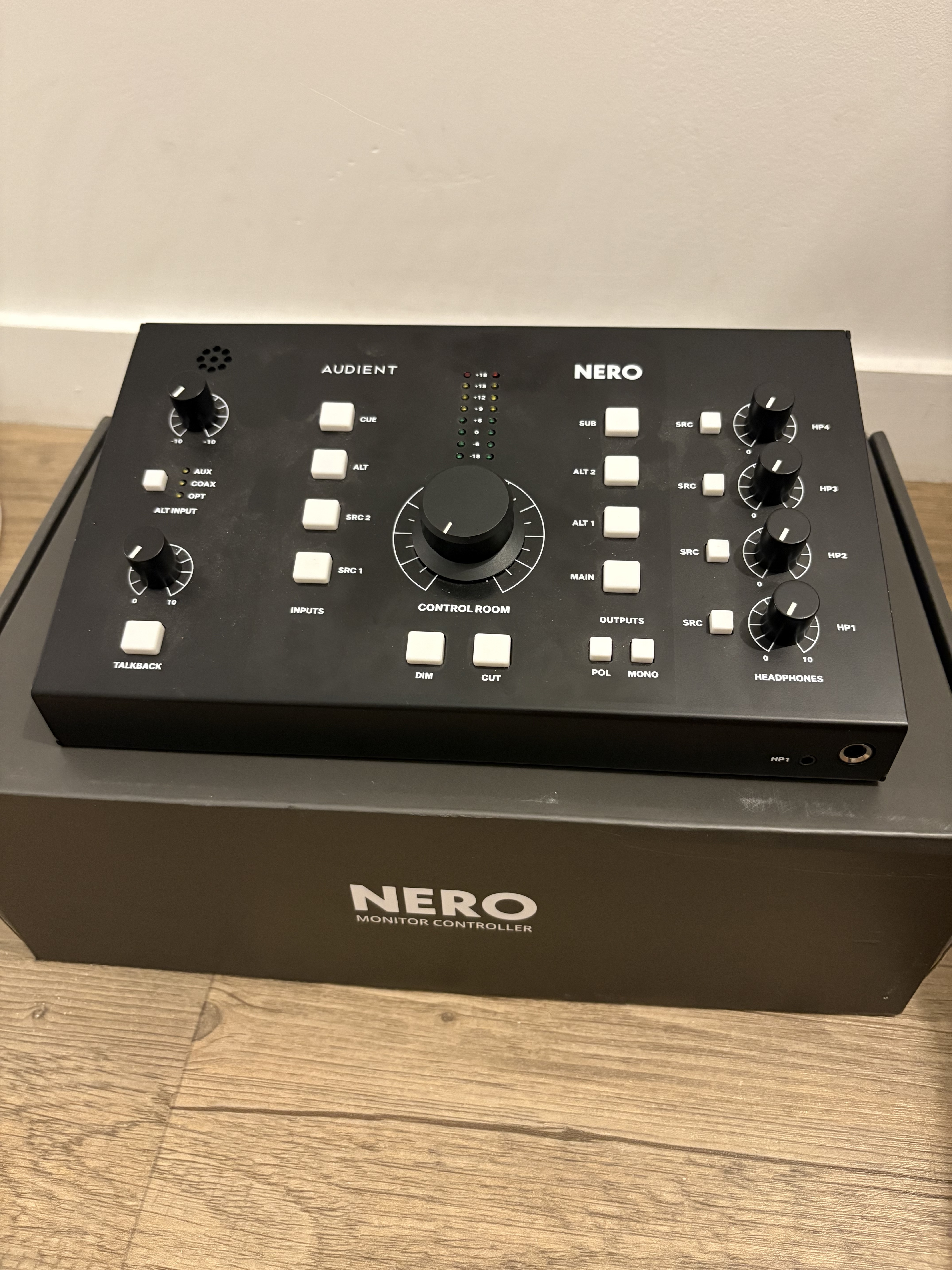Audient Nero contrôleur de monitoring)