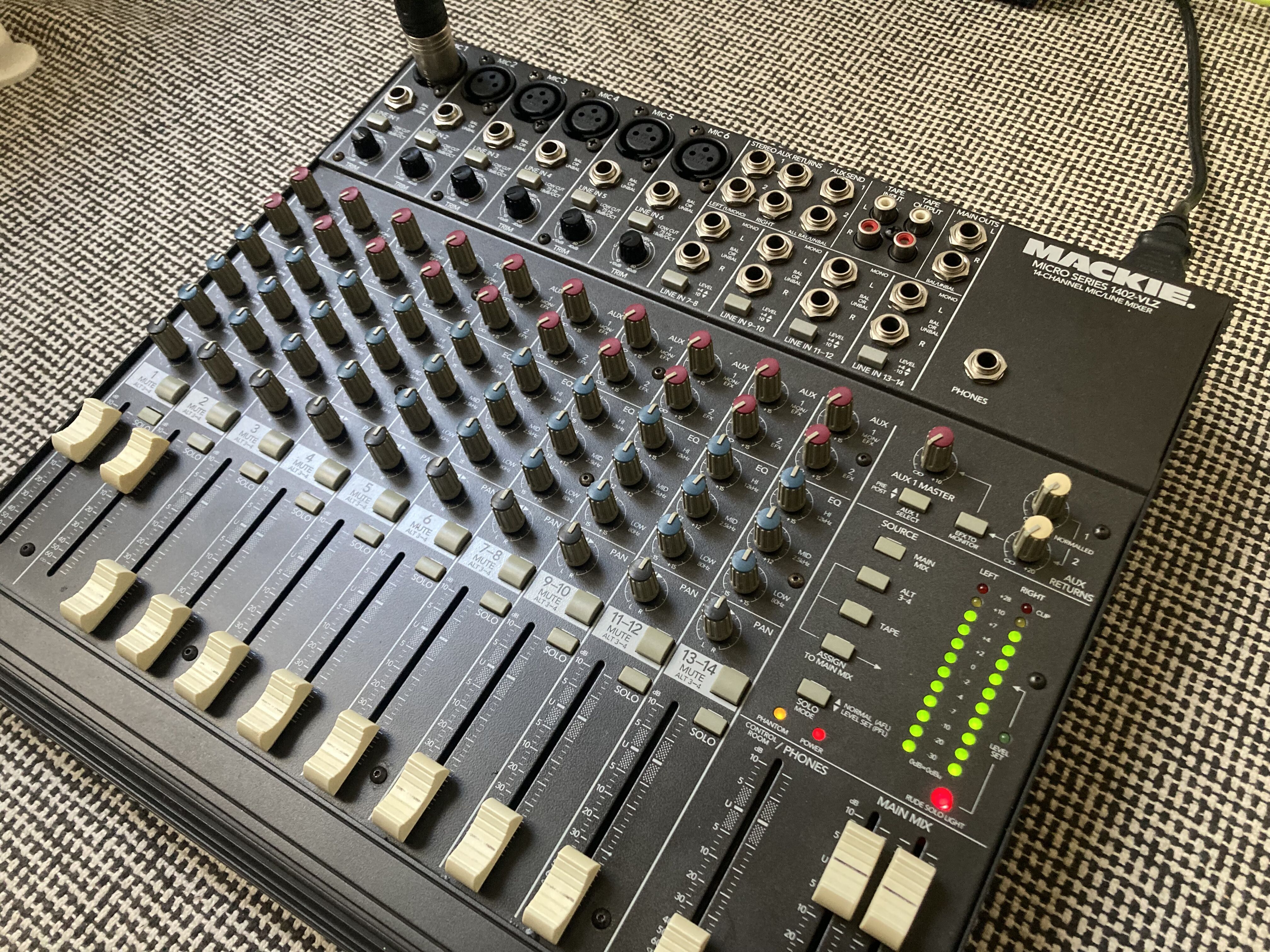 Console analogique Mackie 1402 VLZ (made in USA)
