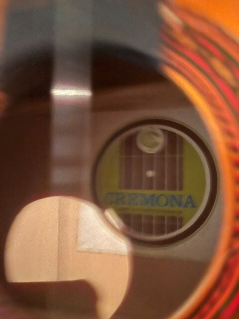 Vends guitare classique d'étude CREMONA