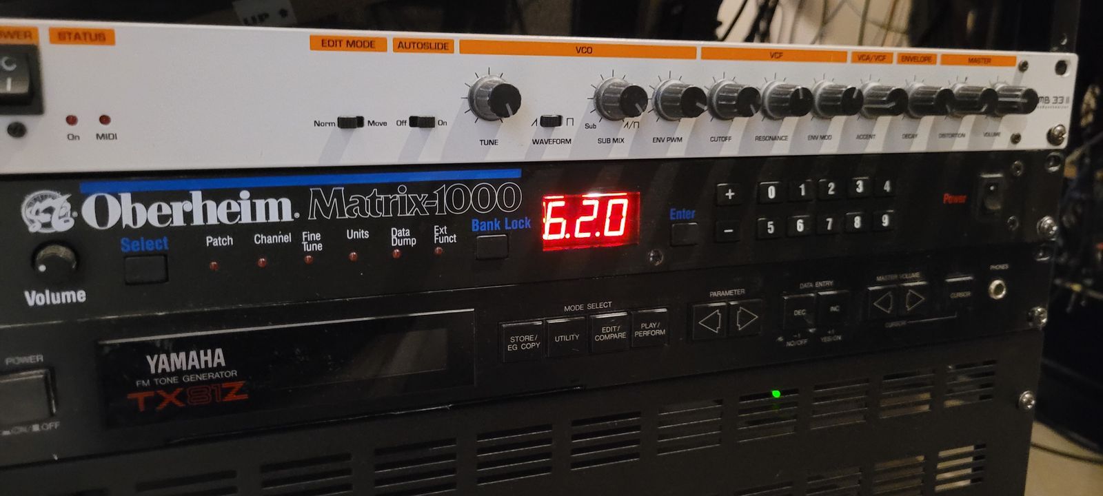 OBERHEIM MATRIX 1000 + EPROM upgrade + Télécommande STEREOPING 1016R