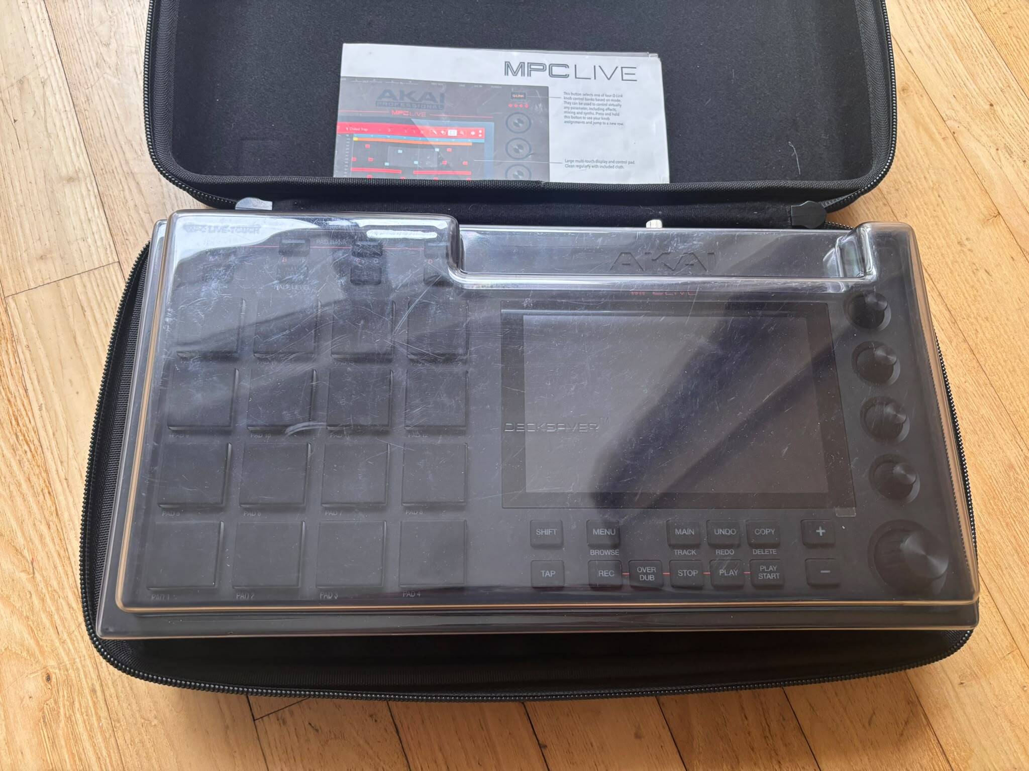 MPC Live + Decksaver + Case + Carte 128gb avec samples