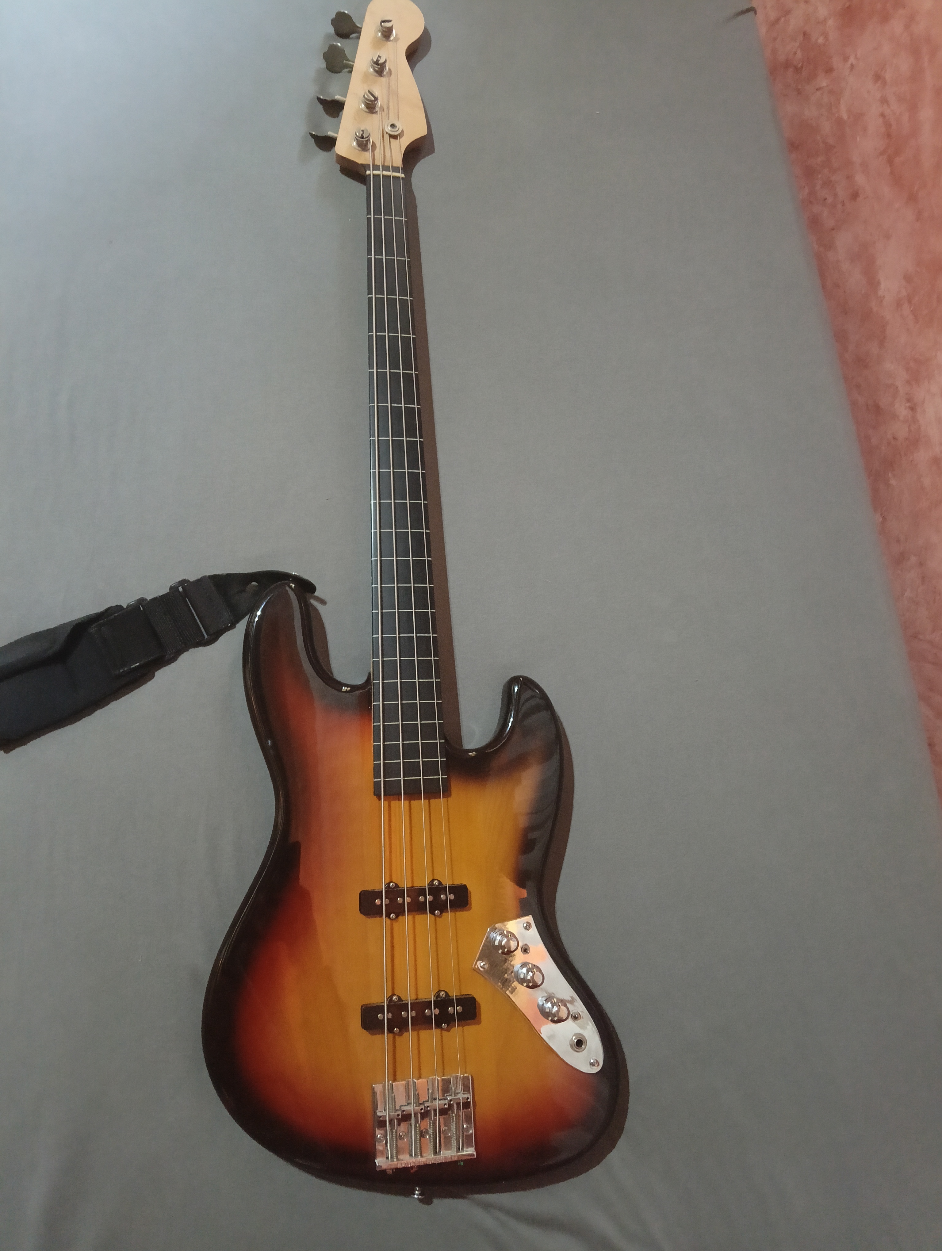 Warmoth Jazz Bass (36917)