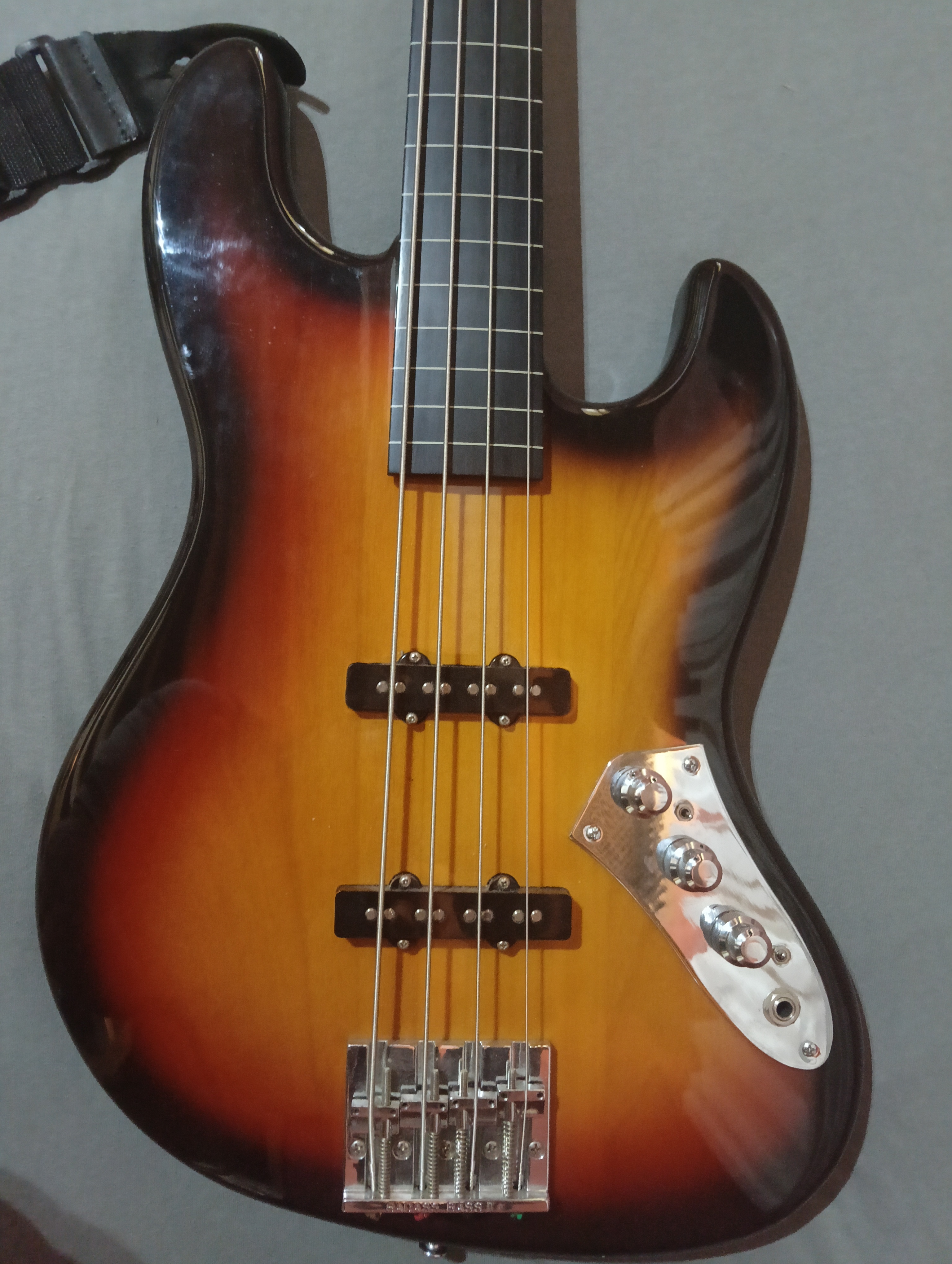 Vds Jazz Bass Fretless 4 cordes Warmoth 