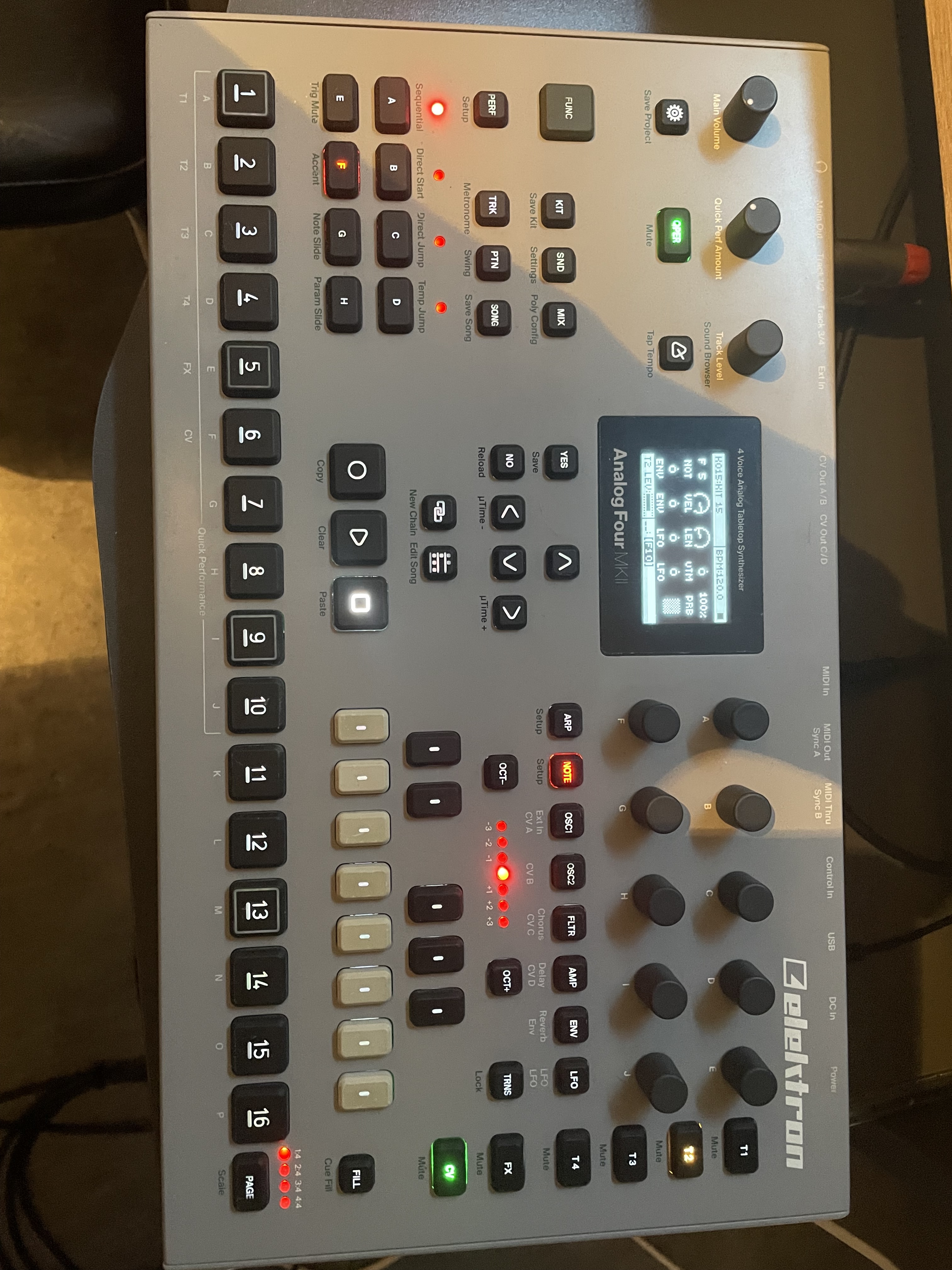Vends Analog Four - Très bon état