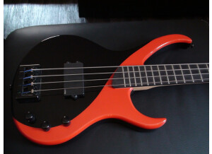 Kramer D-1 Disciple Bass - Black/Red (38157)