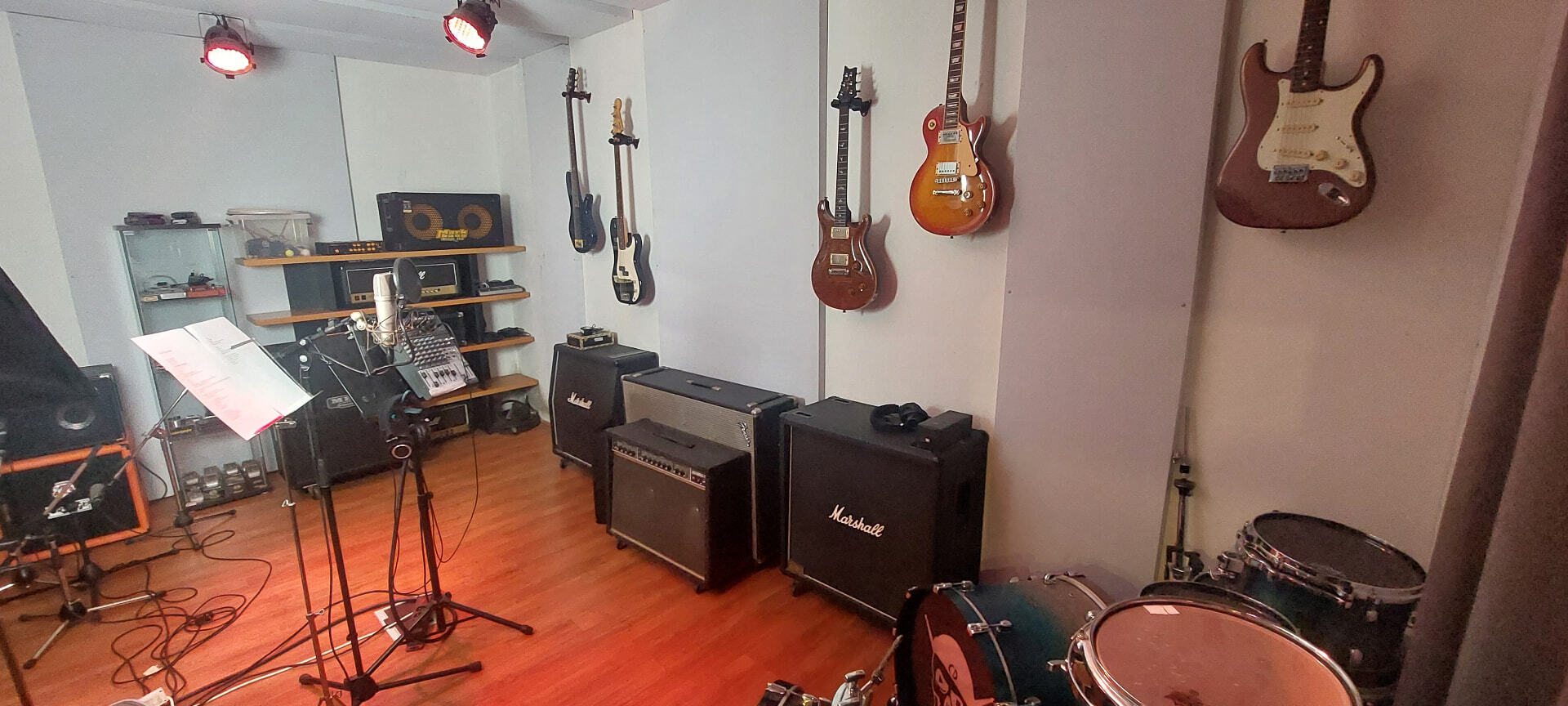 studio-b