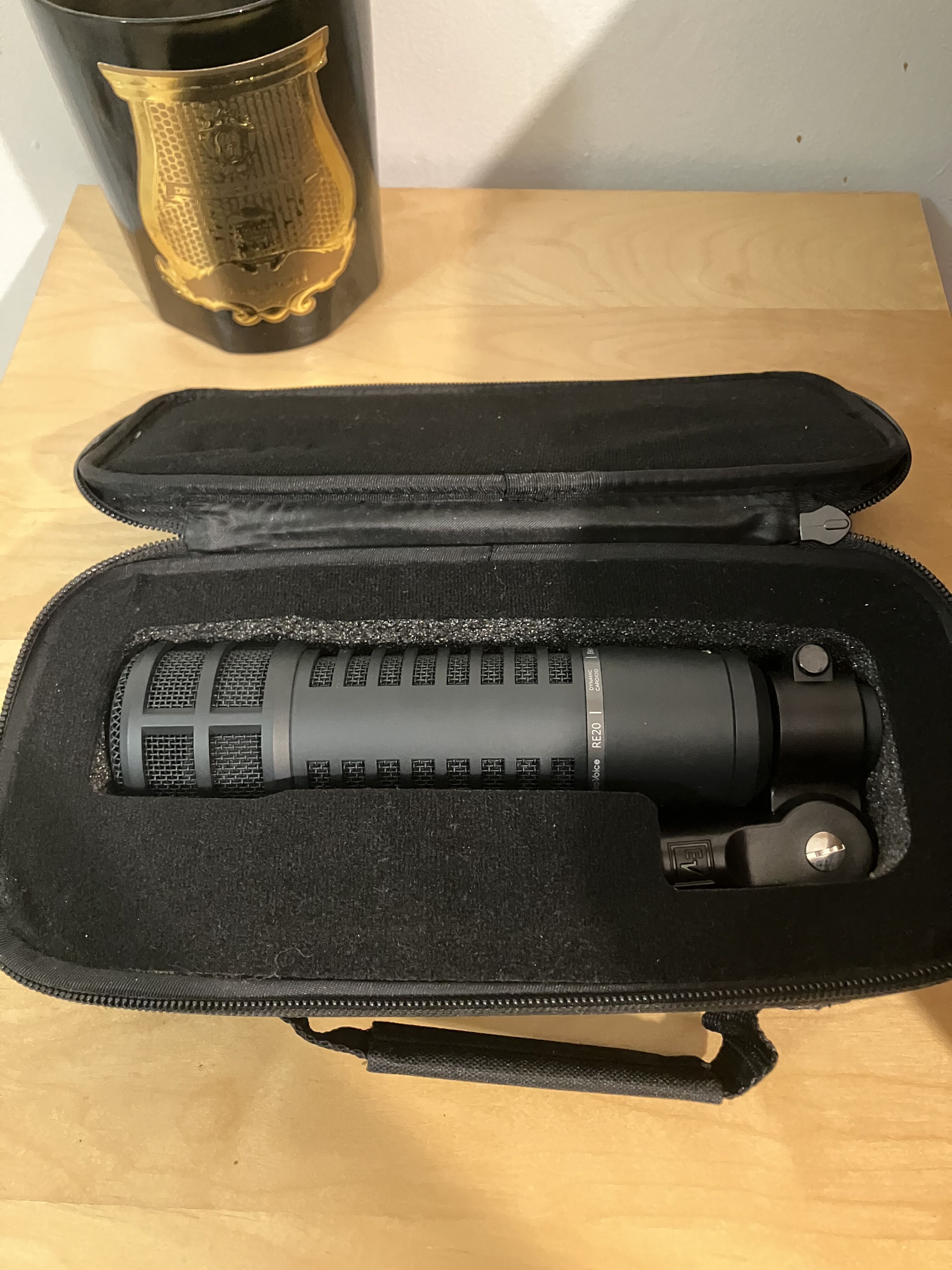 Selling a EV-RE20 black edition