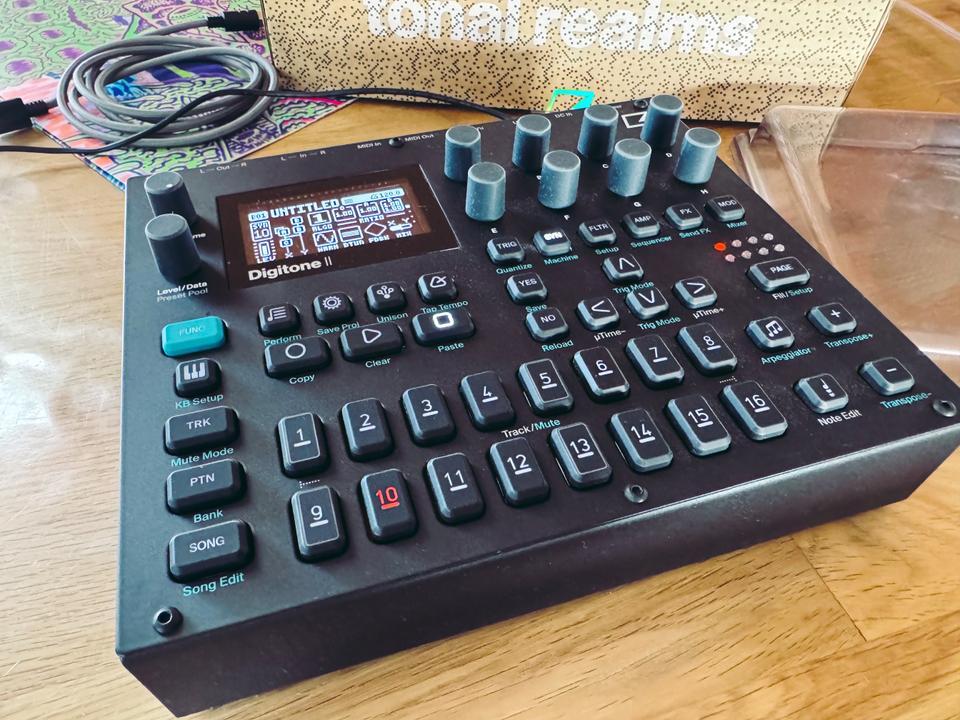 Elektron digitone 2 comme neuf.