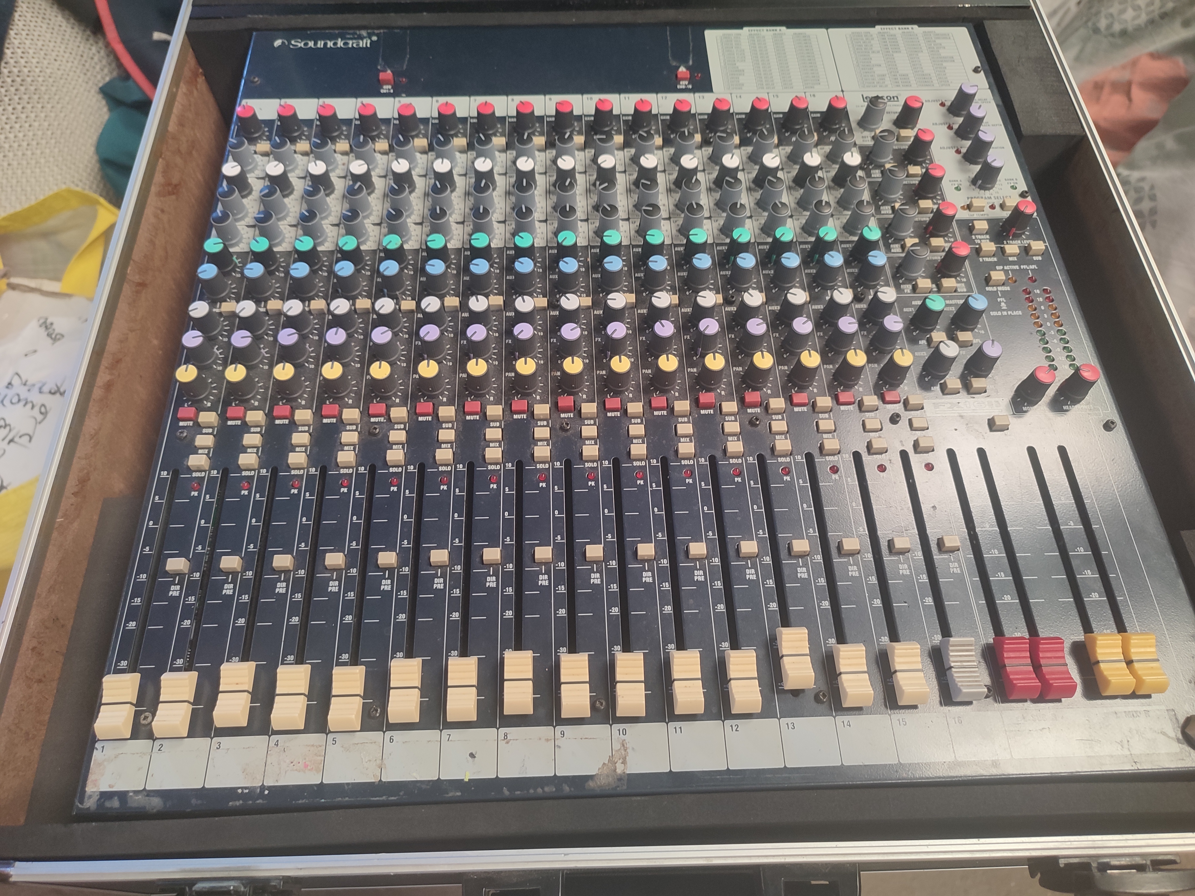 Vends soundcraft FX16 ii+ case thomann