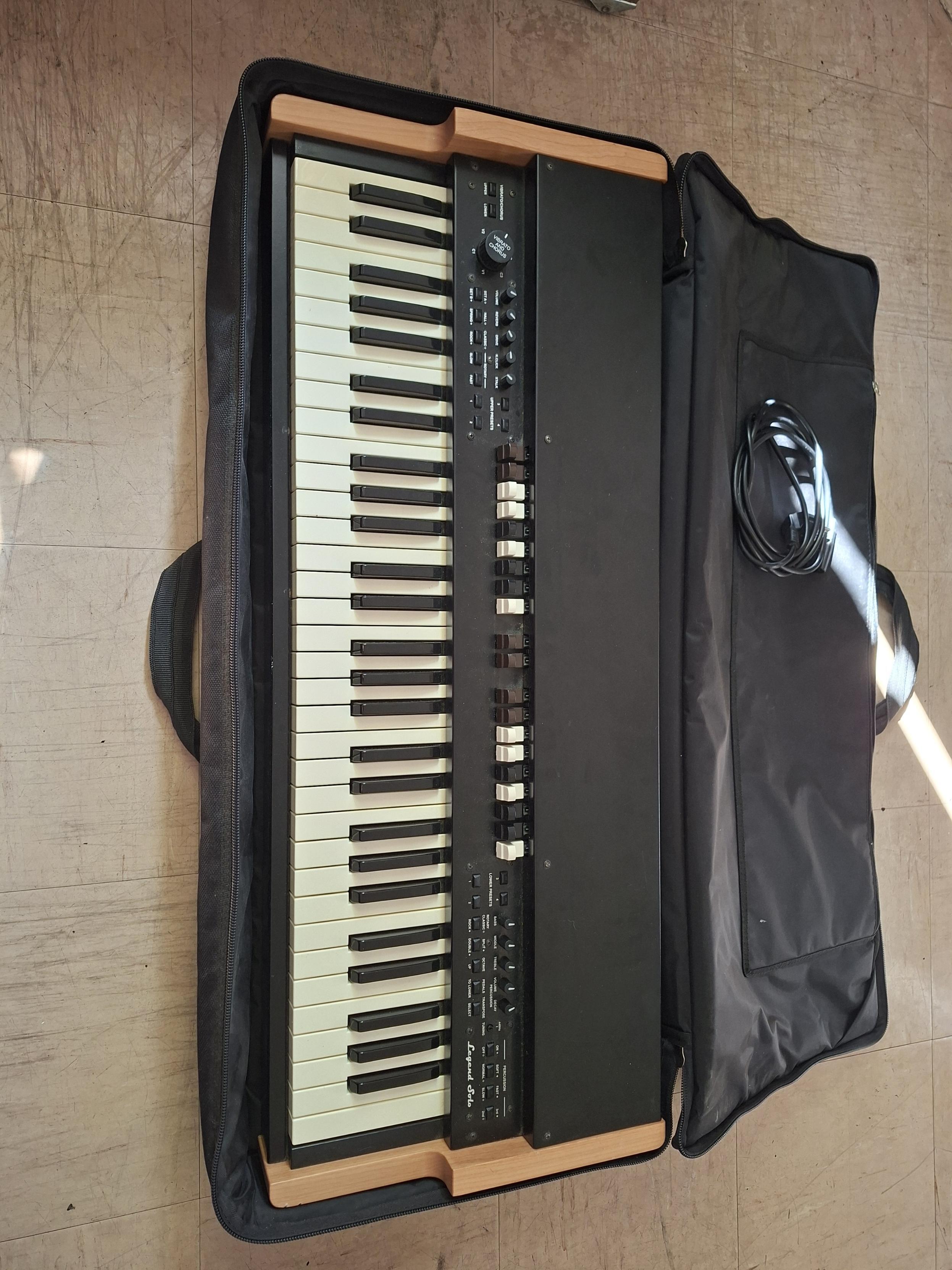 À VENDRE – ORGUE VISCOUNT BY KEYB Je vends mon orgue Viscount by KeyB, en bon état général. ? Marque : Viscount / KeyB ? Numé