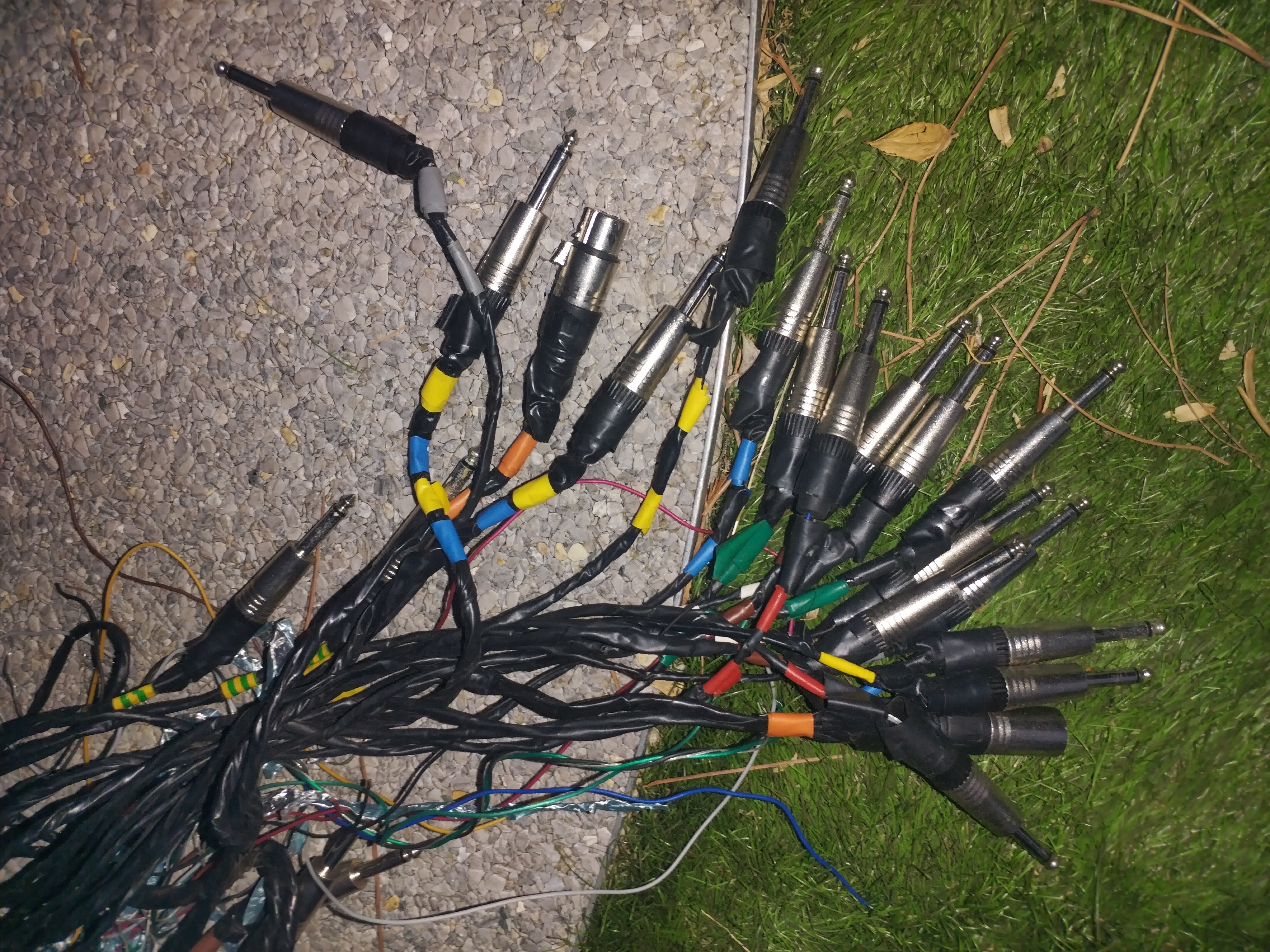 Vends un multipaire 20 paires sans connectiques + un multi maison d'inserts
