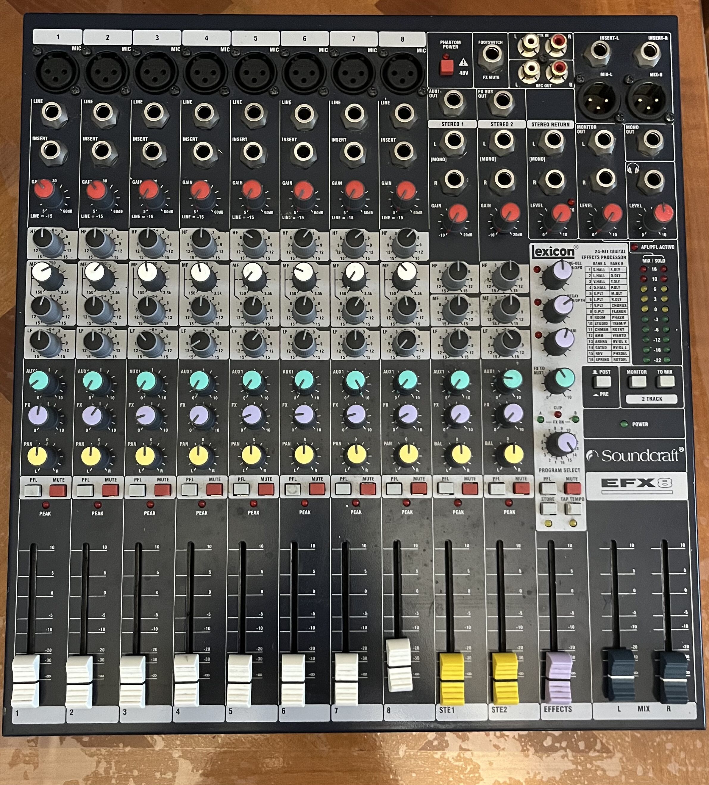Vends table de mixage soundcraft EFX8
