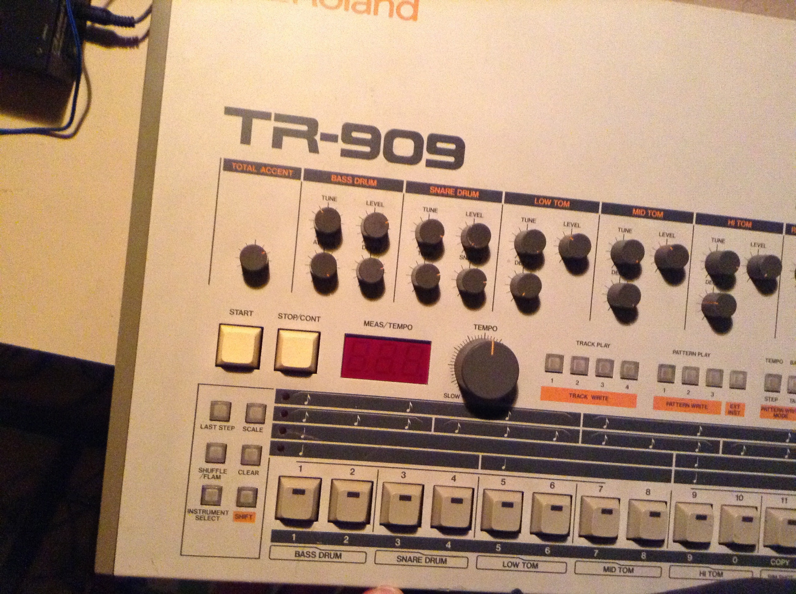 Roland TR-909