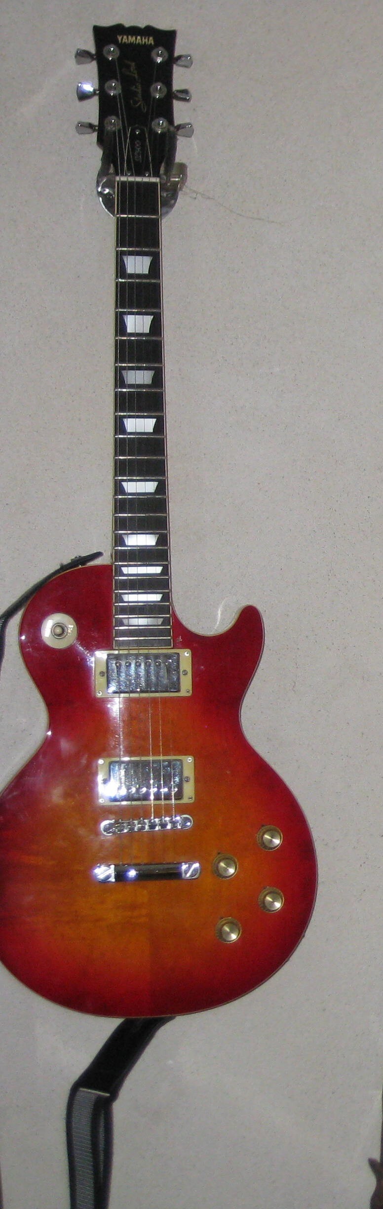 vends guitare yamaha sl 500
