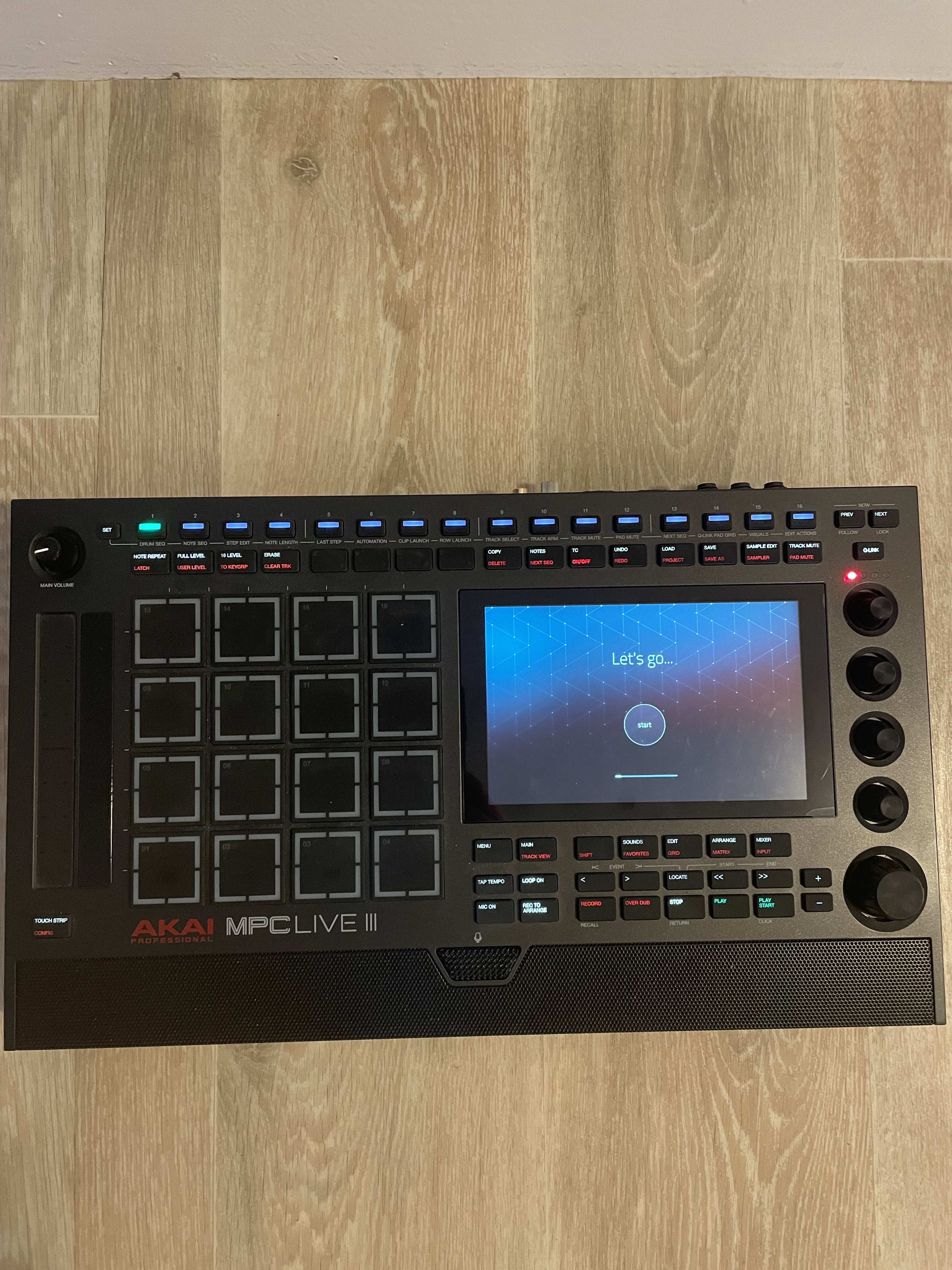 Akai MPC Live 3 + case + SSD 480gb