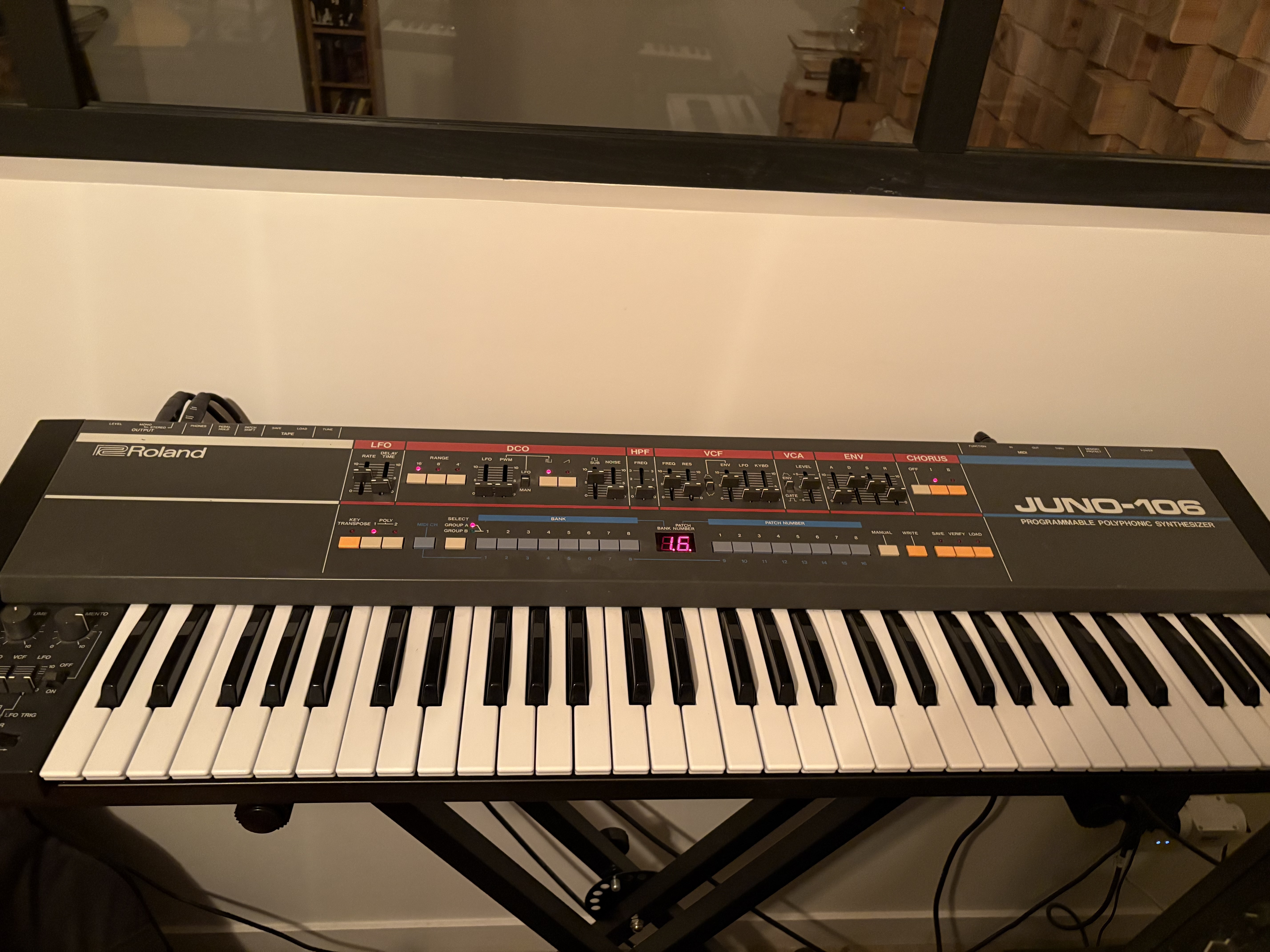 Vend Juno 106 en excellent état