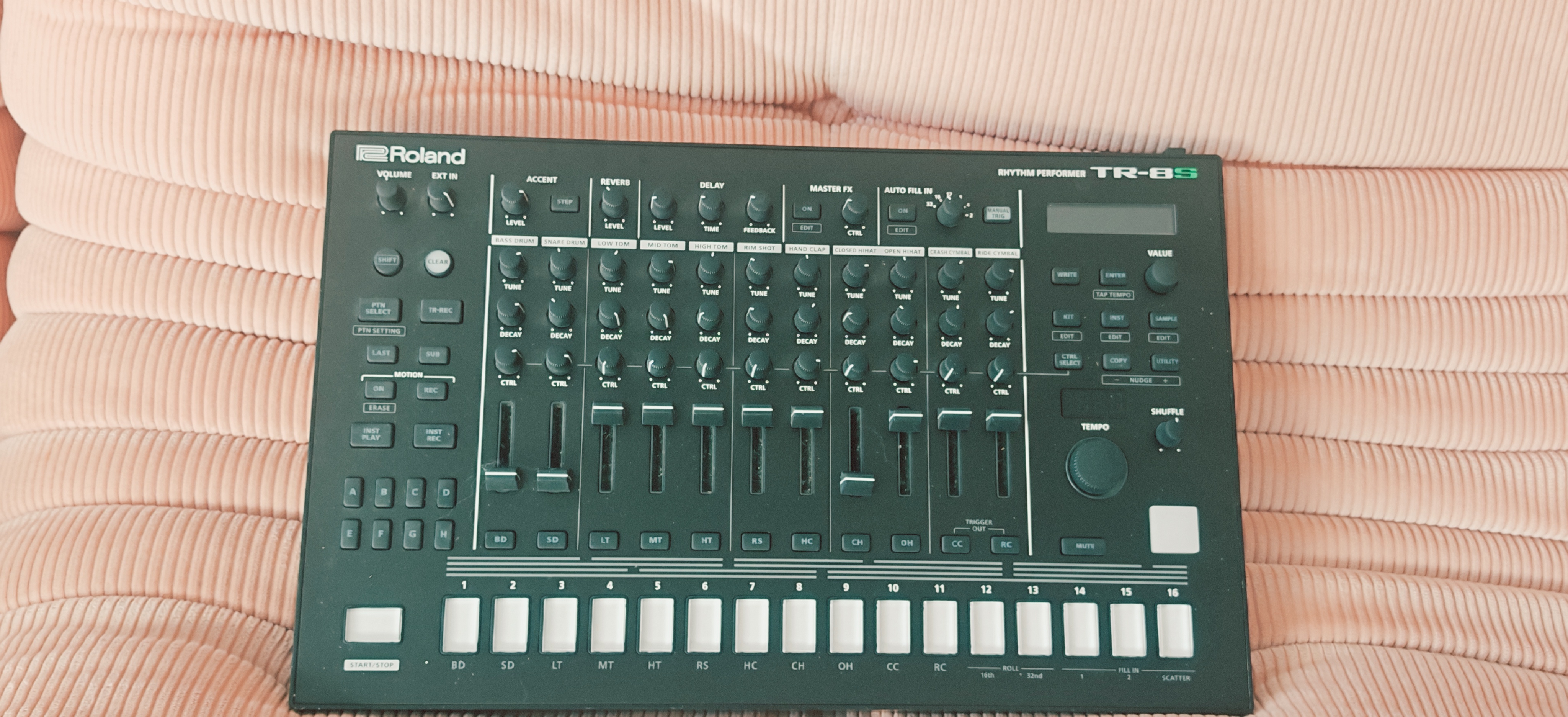 Vends ROLAND TR-8s 