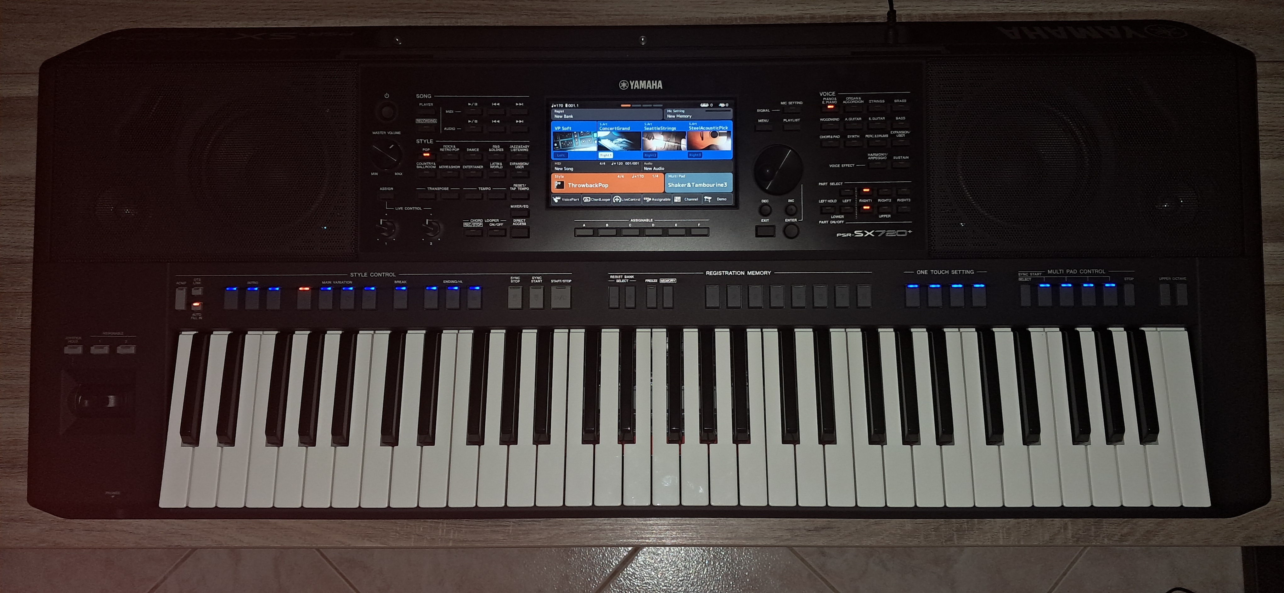 Yamaha PSR SX 720 +