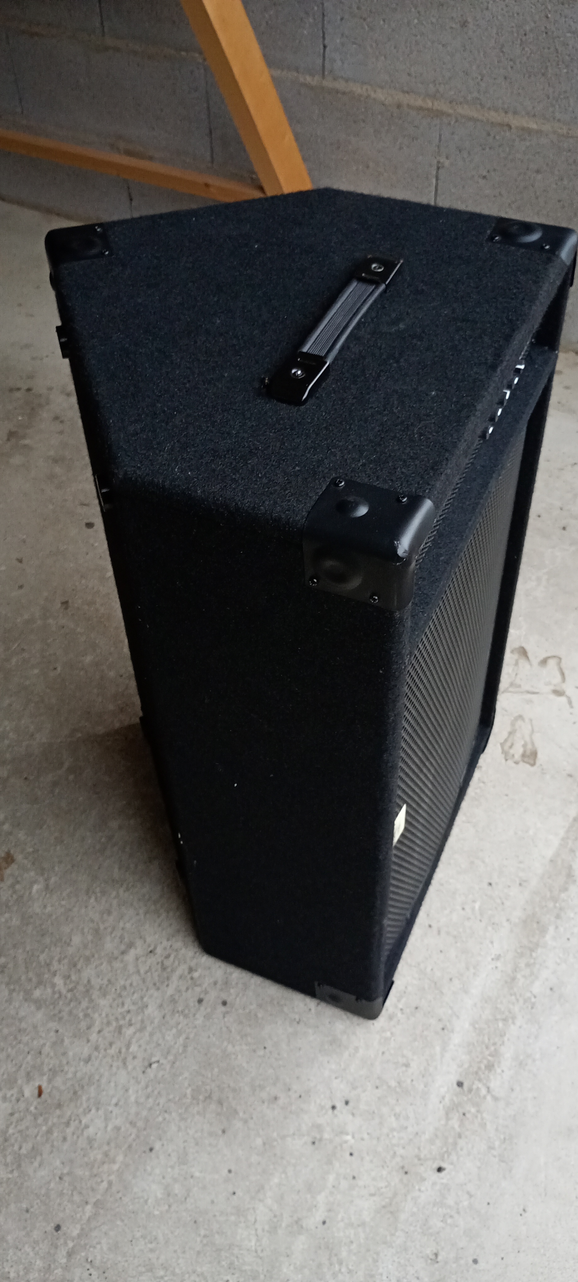 je vends 2 retour de scène actif The box MA150